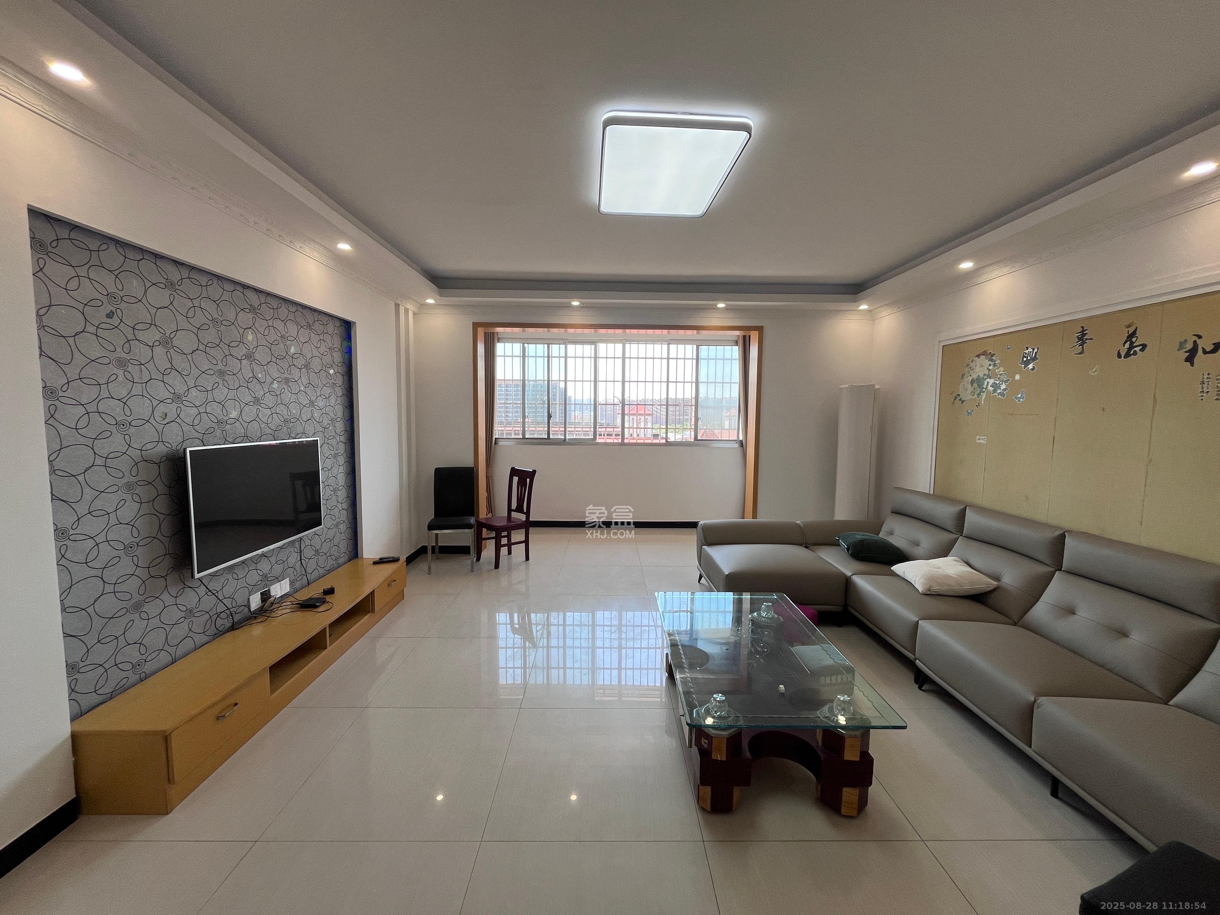 先锋新宇  4室2厅2卫    2850.0元/月