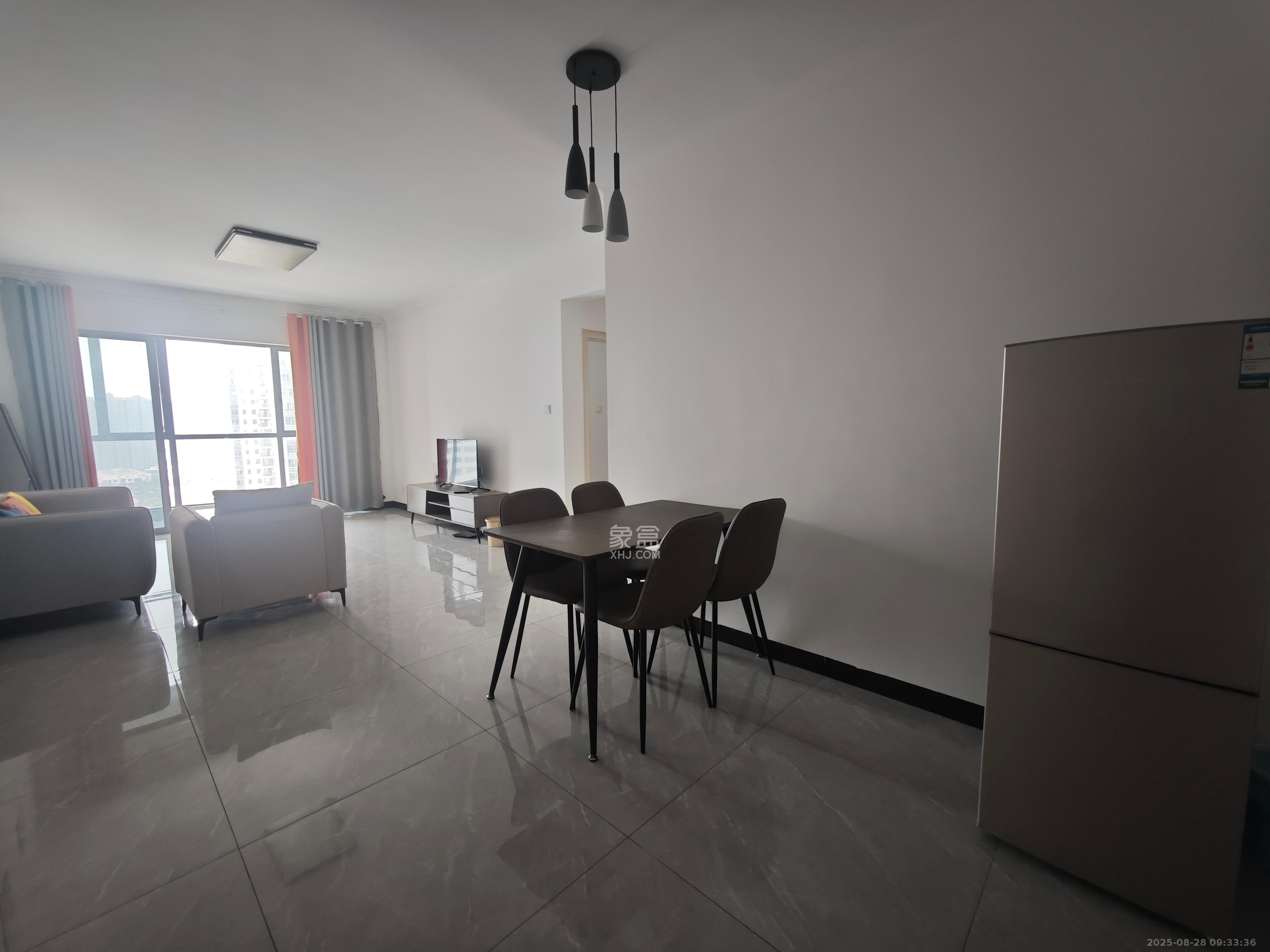 湖湘奥林匹克花园  3室1厅1卫    2100.0元/月 湖湘奥林匹克花园  3室1厅1卫    2100.0元/月室内图