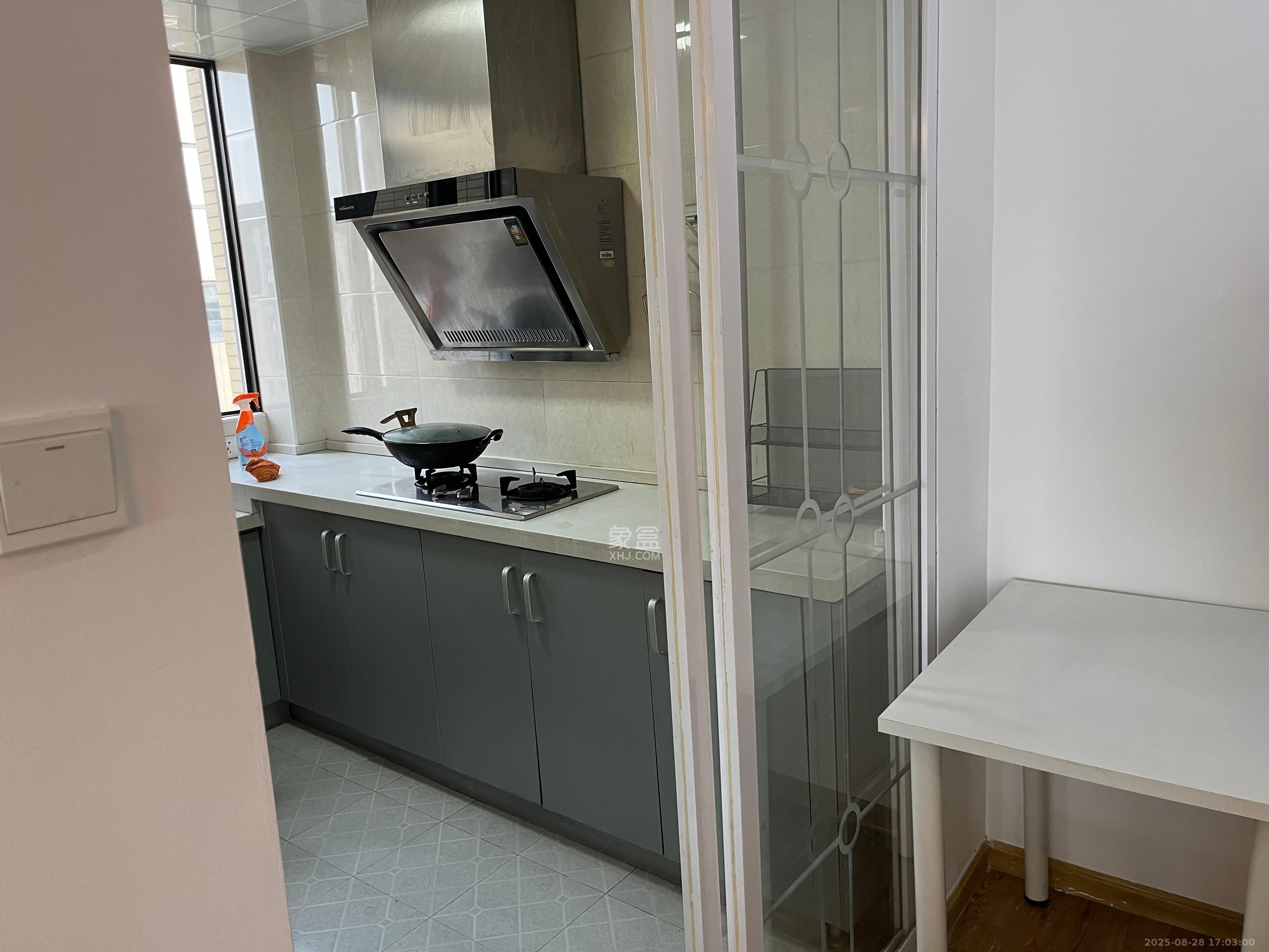 大鸿杰座 3室2厅1卫 2800.0元/月 大鸿杰座 3室2厅1卫 2800.0元/月室内图