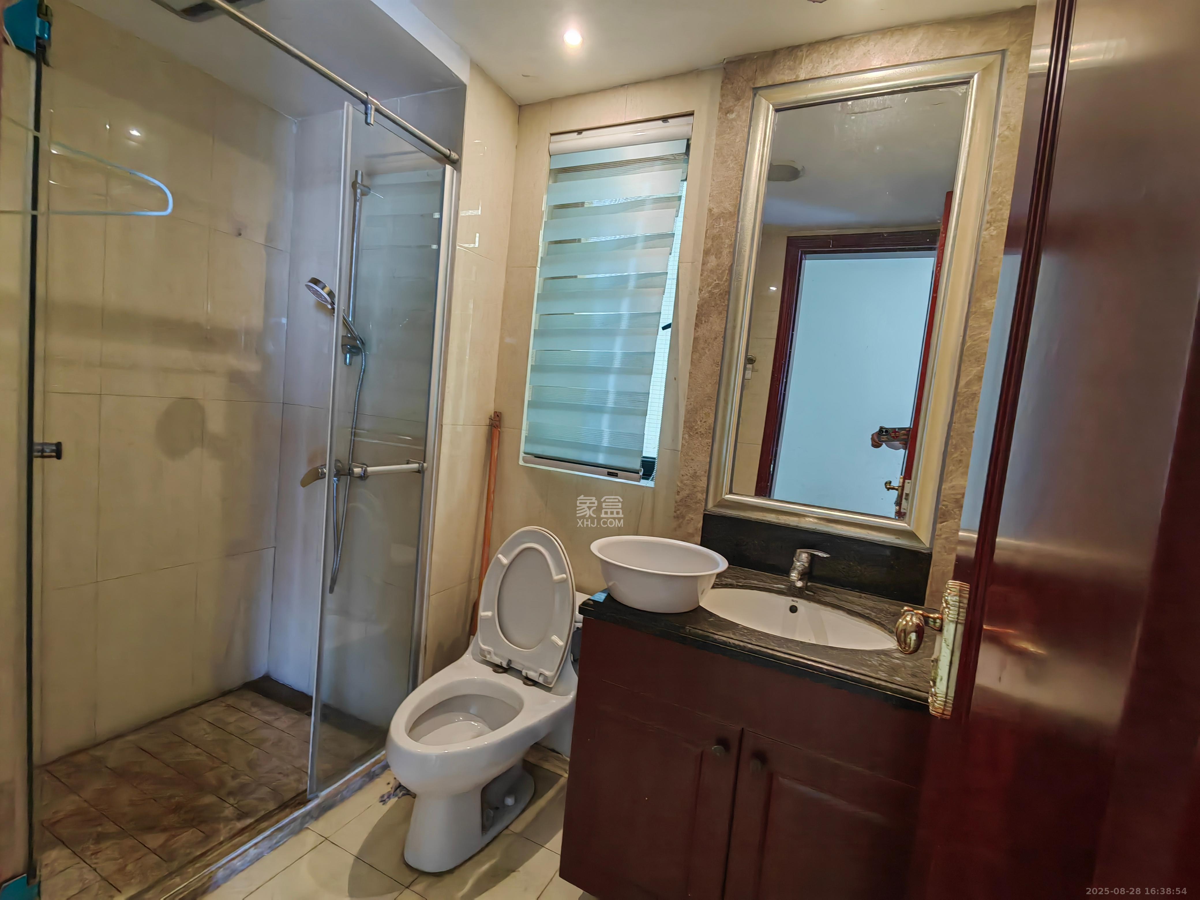 恒大雅苑 3室2厅2卫 2200.0元/月 恒大雅苑 3室2厅2卫 2200.0元/月室内图