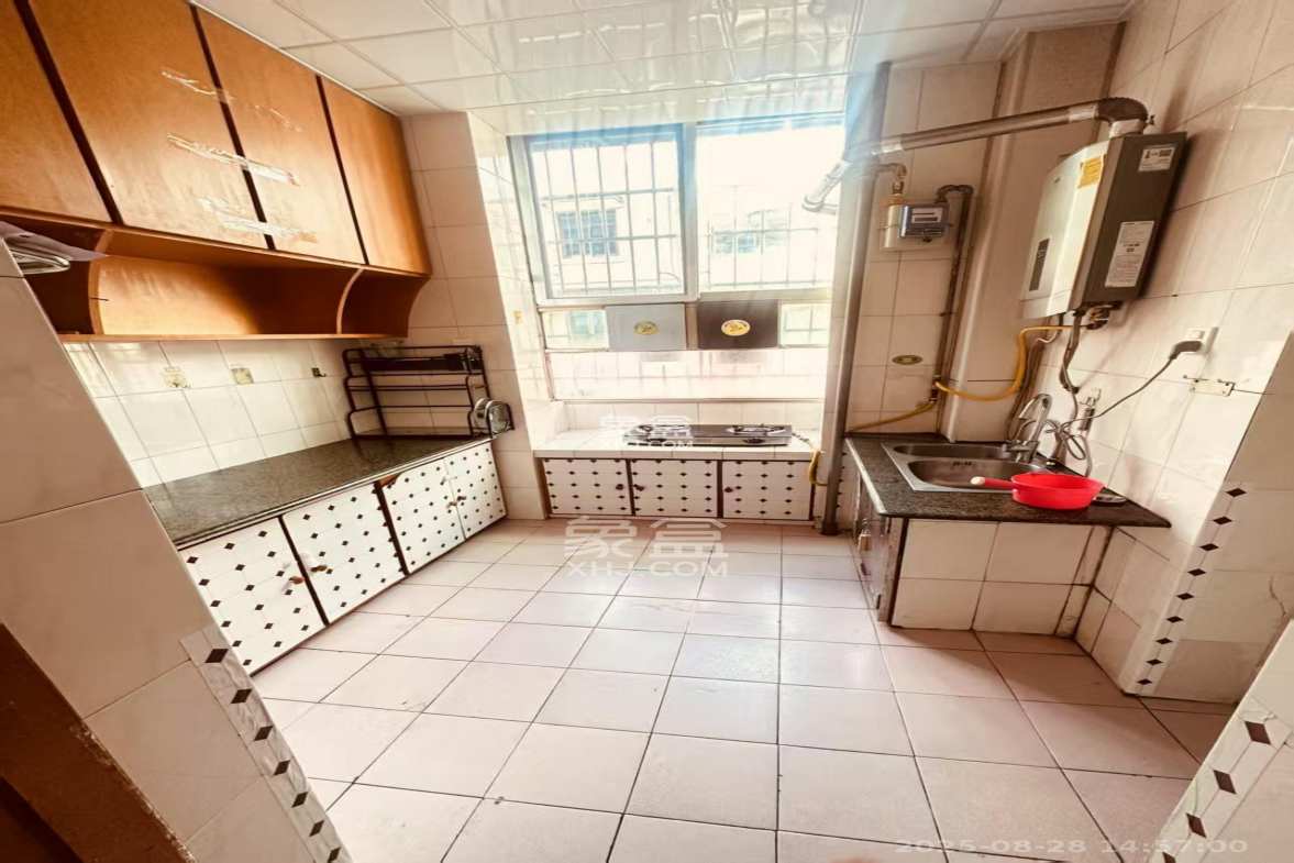 八一路417号大院 3室1厅1卫 2600.0元/月 八一路417号大院 3室1厅1卫 2600.0元/月室内图