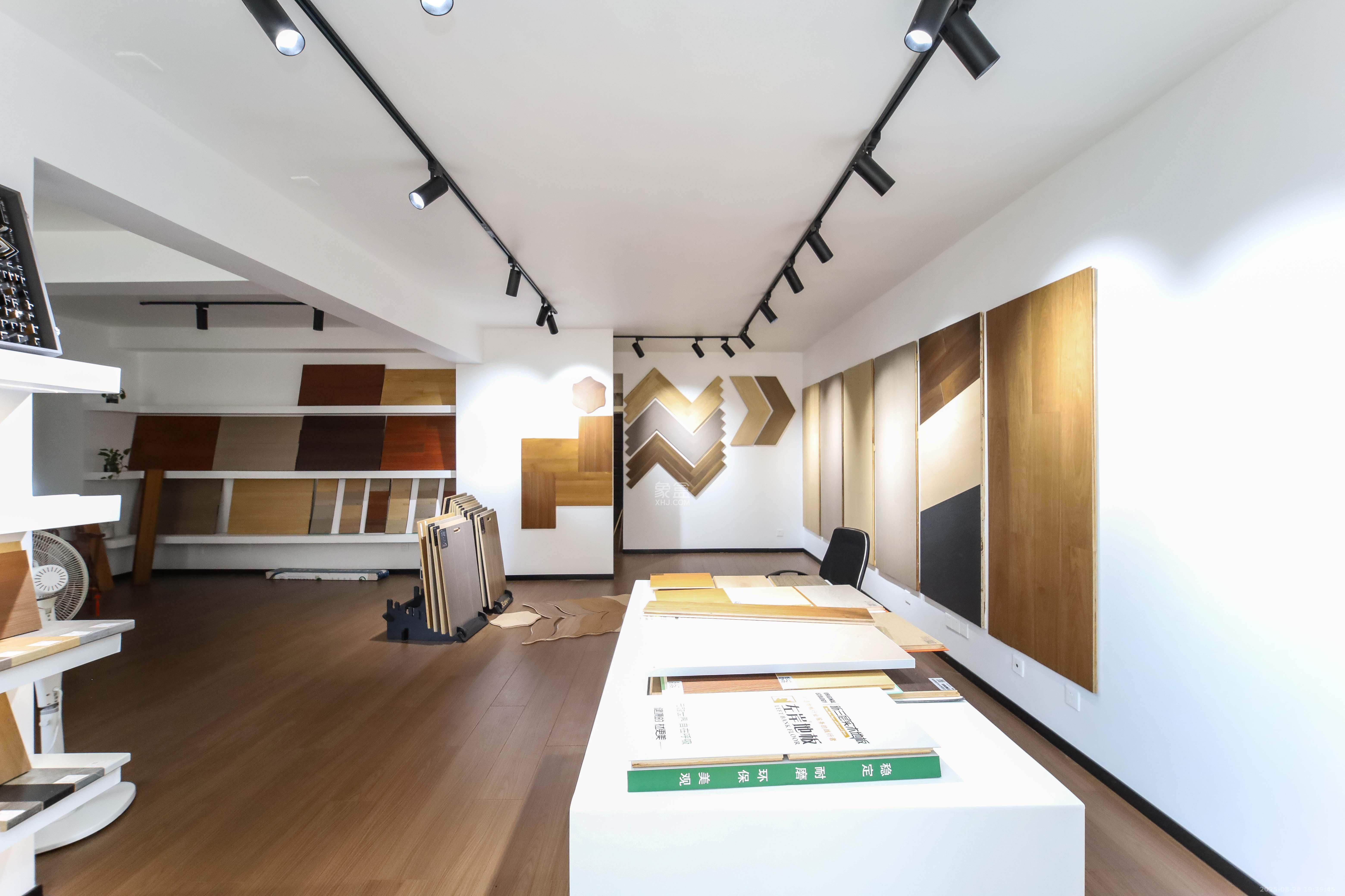 锦湘国际星城三期(锦绣苑)  1室2厅1卫    75.5万 锦湘国际星城三期(锦绣苑)  1室2厅1卫    75.5万客厅