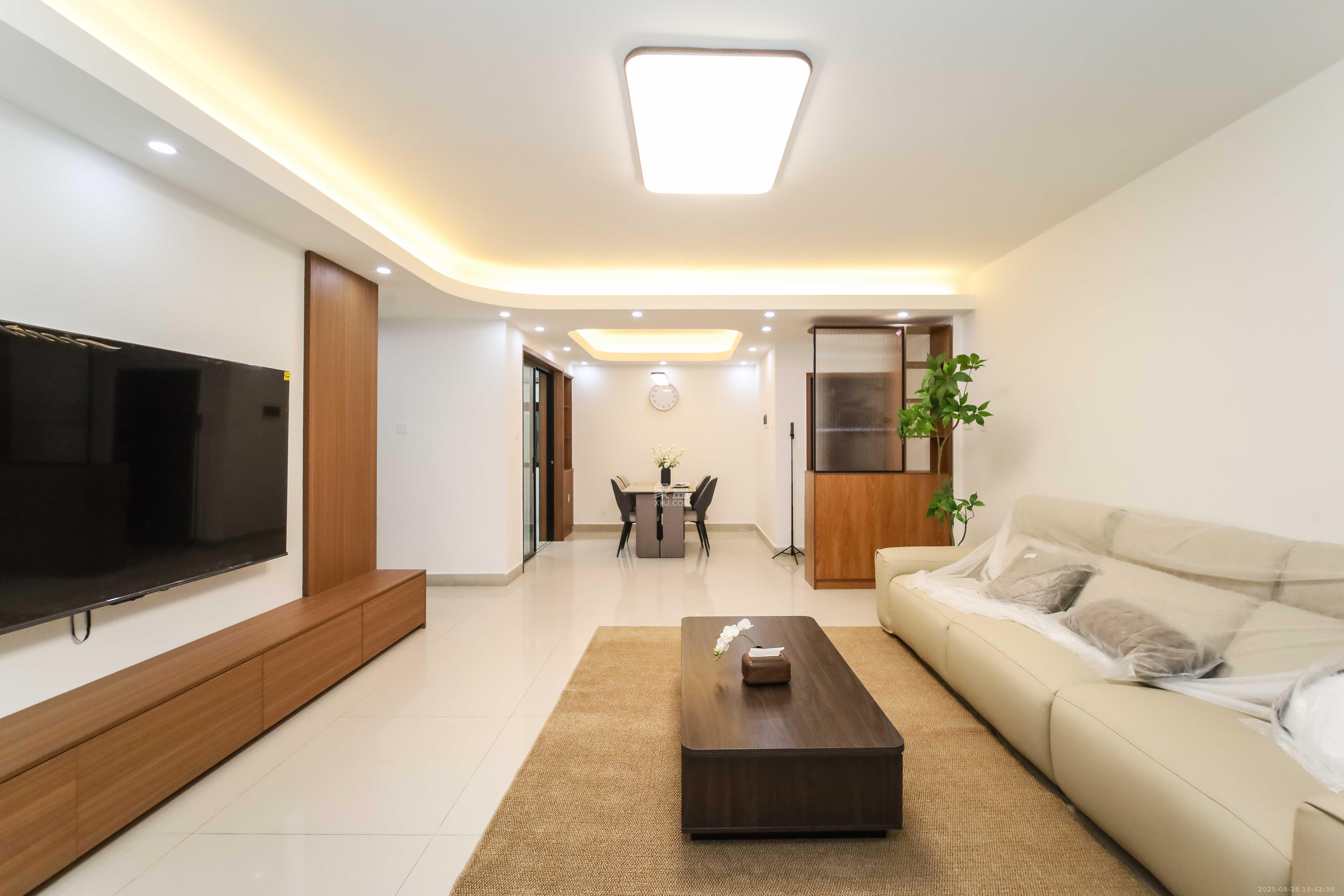 浏阳河畔家园  3室2厅1卫    136.0万 浏阳河畔家园  3室2厅1卫    136.0万客厅