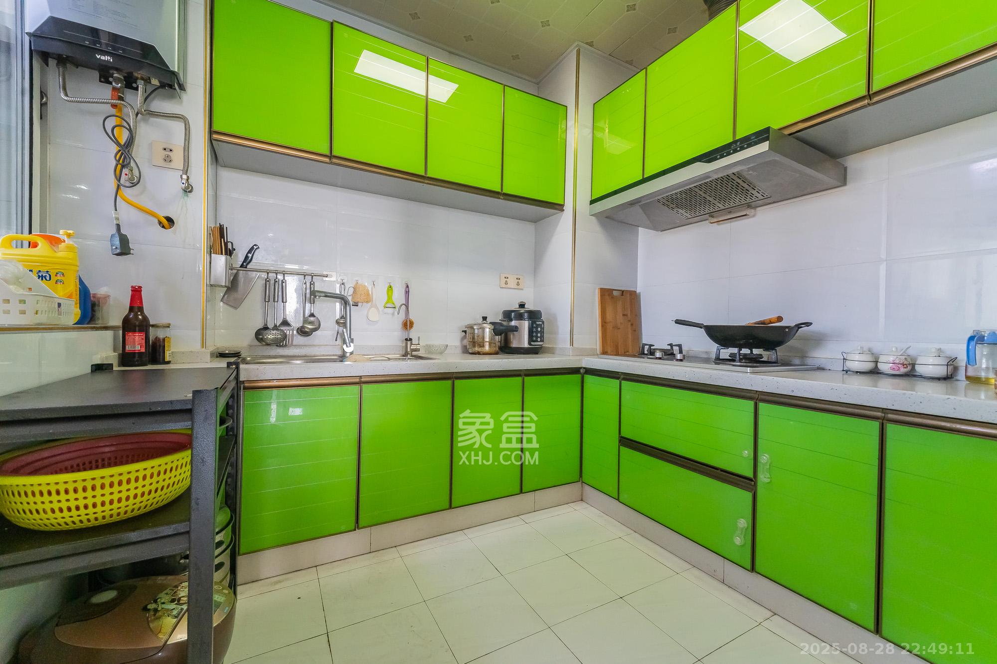 松雅湖金岸 3室2厅2卫 99.0万 松雅湖金岸 3室2厅2卫 99.0万厨房