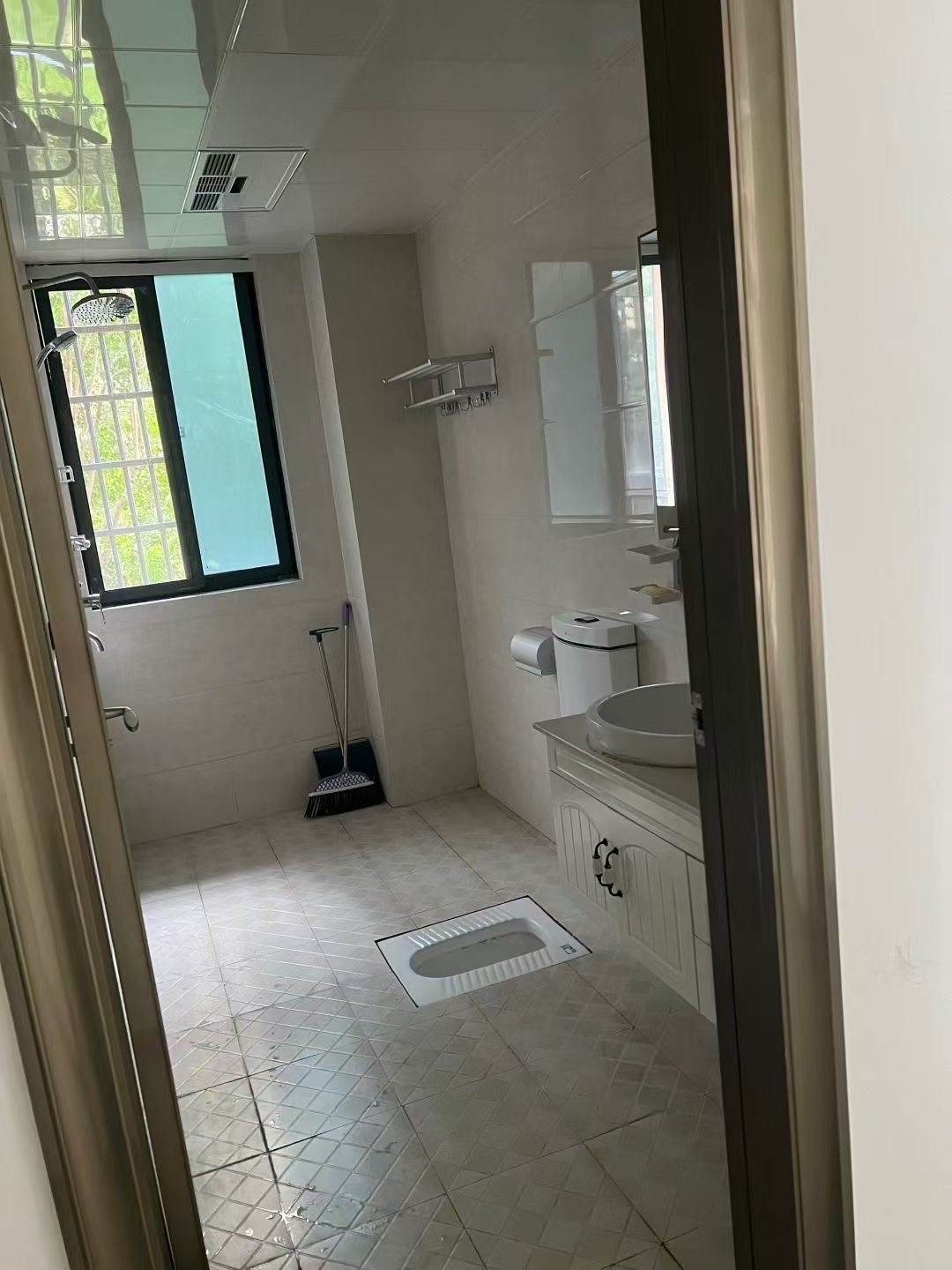 维港十字街  1室1厅1卫    1000.0元/月 维港十字街  1室1厅1卫    1000.0元/月室内图