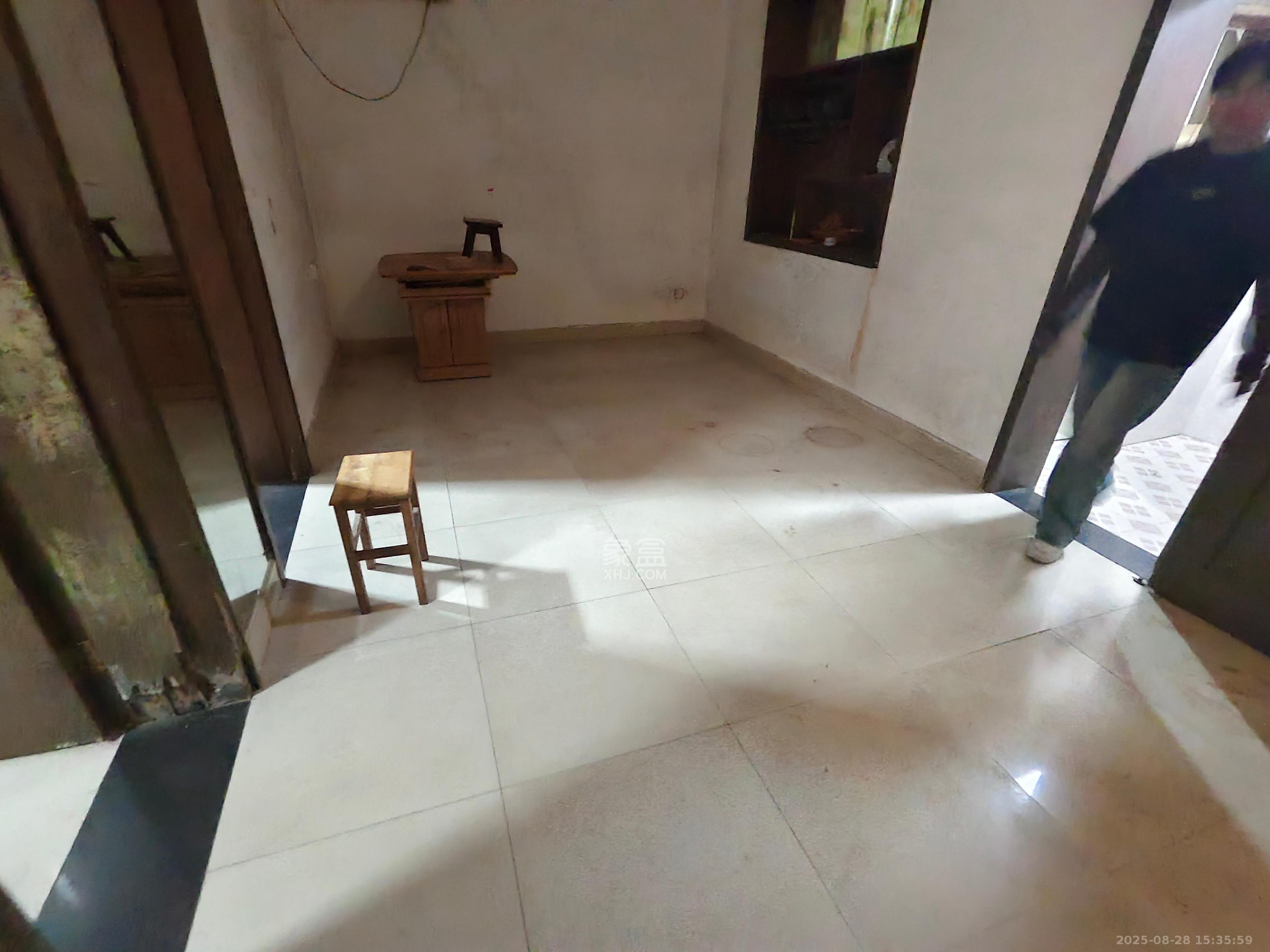 长监宿舍  1室2厅1卫    1900.0元/月室内图