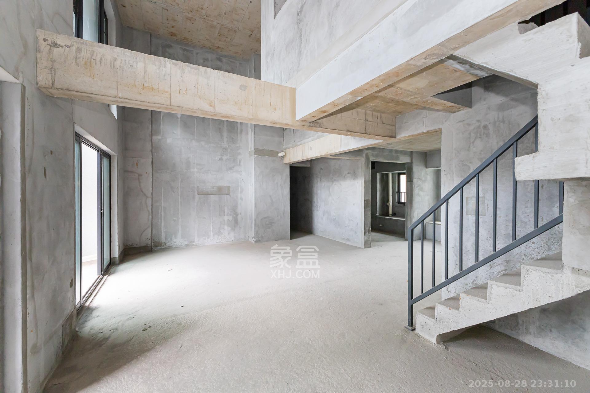 越秀湘江星汇城二期 4室2厅3卫 132.0万 越秀湘江星汇城二期 4室2厅3卫 132.0万客厅