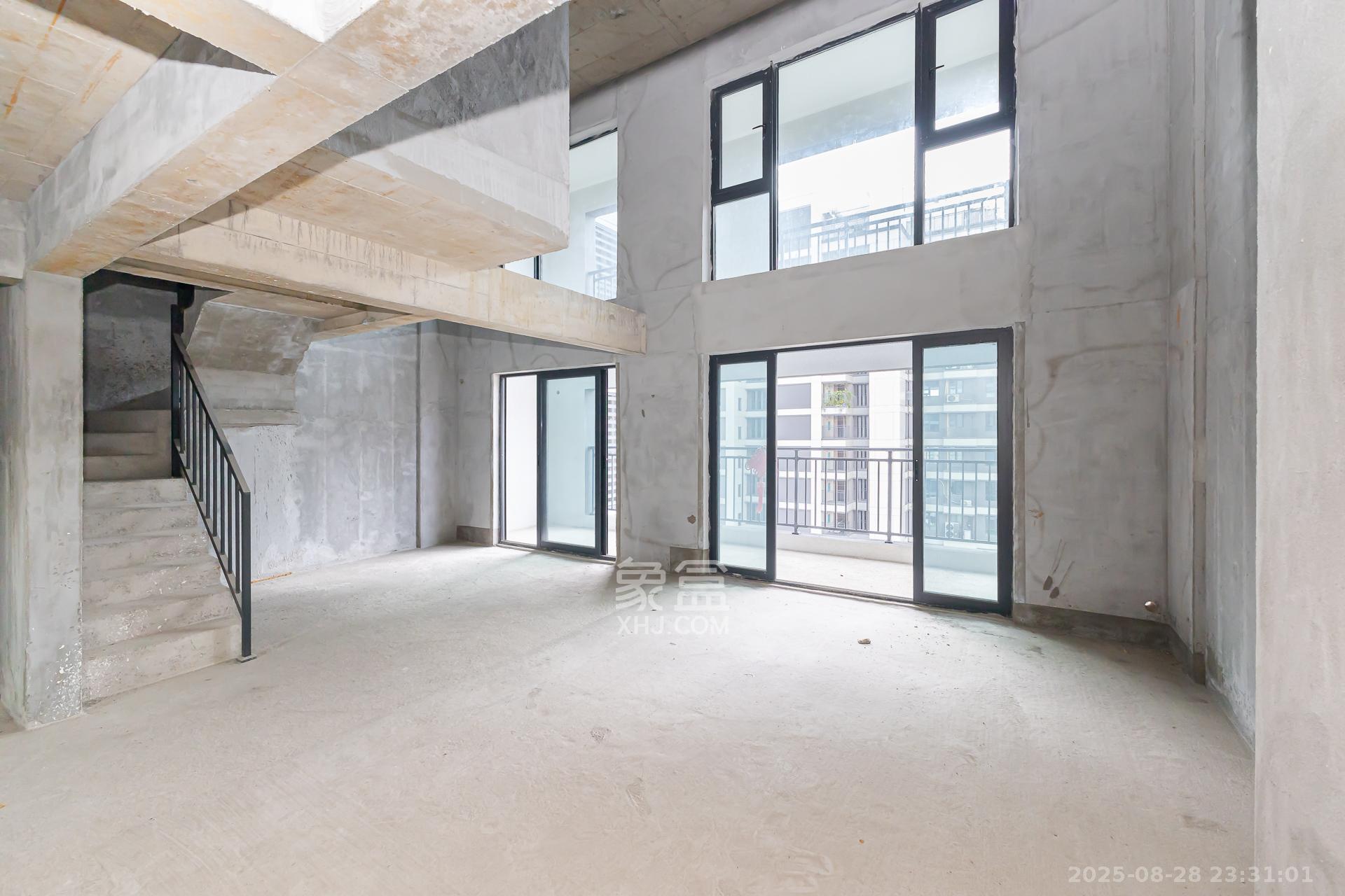 越秀湘江星汇城二期 4室2厅3卫 132.0万 越秀湘江星汇城二期 4室2厅3卫 132.0万客厅