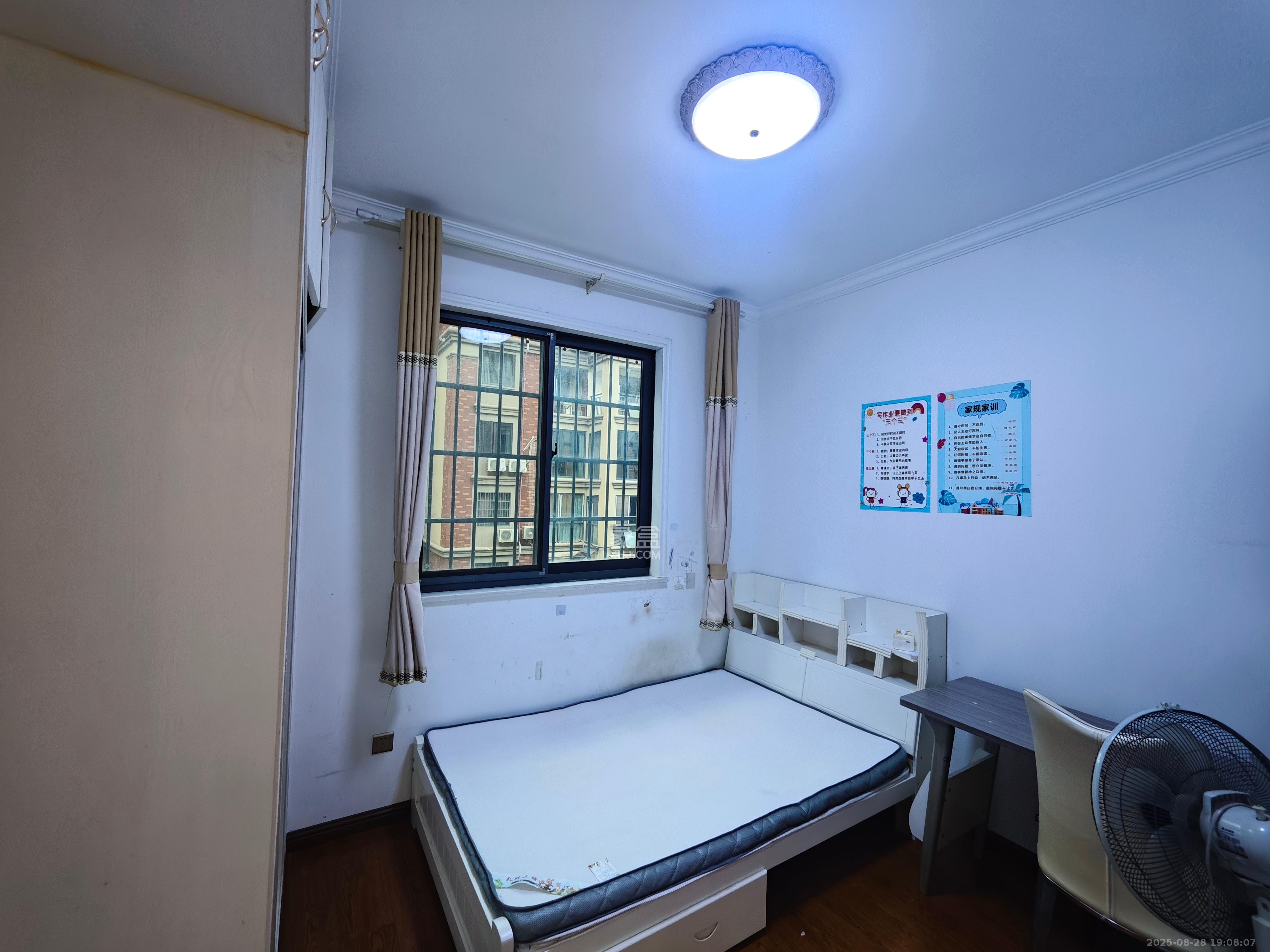 澳海月亮湾 4室2厅2卫 2100.0元/月 澳海月亮湾 4室2厅2卫 2100.0元/月室内图