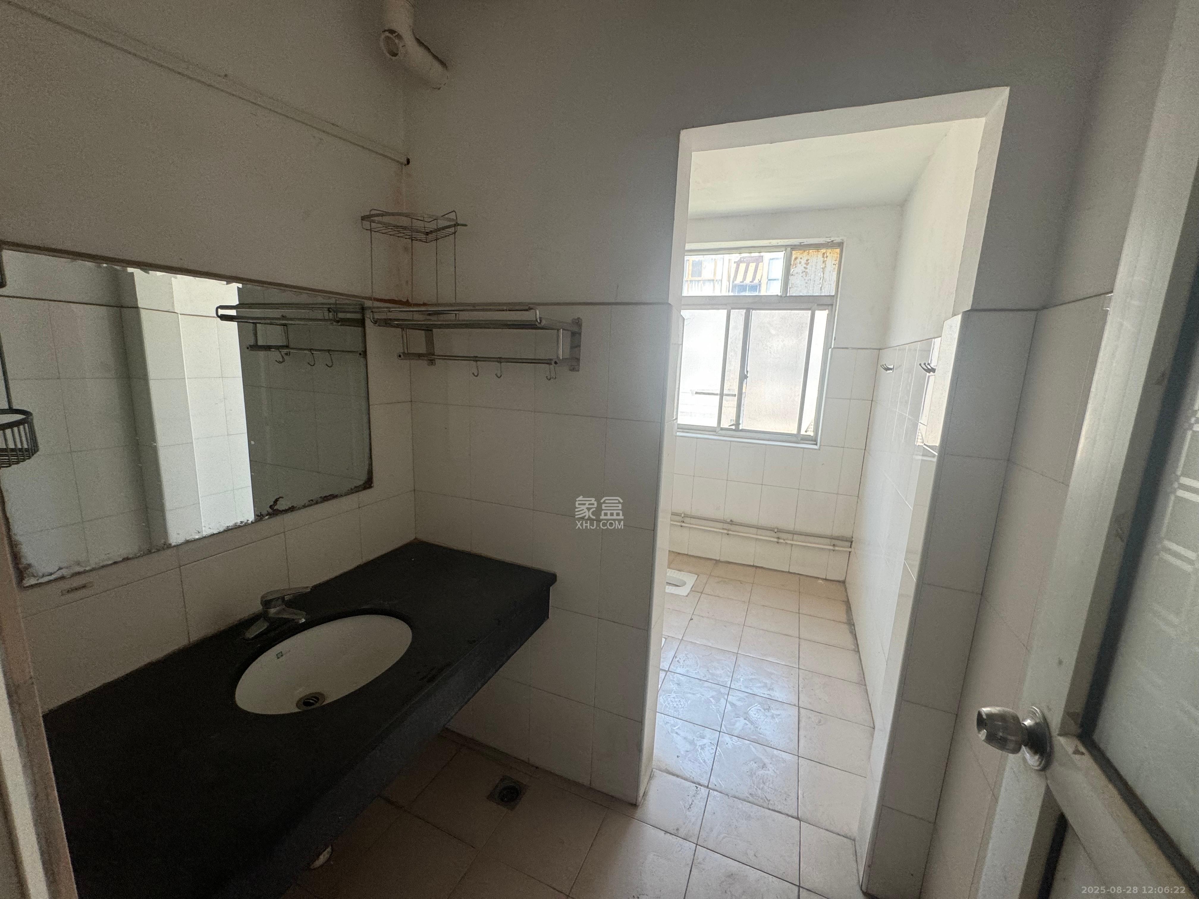 湘林家园(湘林小区电梯房) 4室2厅2卫 3000.0元/月 湘林家园(湘林小区电梯房) 4室2厅2卫 3000.0元/月室内图