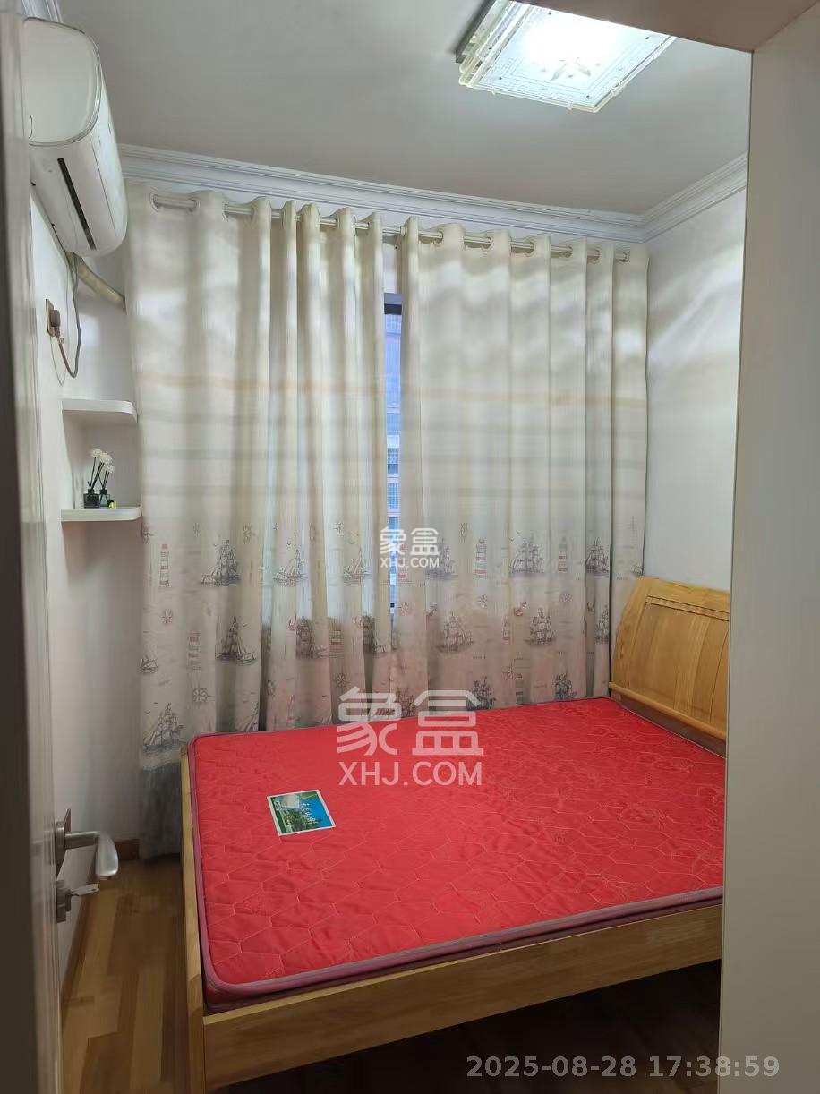 印山蓝色海岸  3室2厅1卫    1800.0元/月 印山蓝色海岸  3室2厅1卫    1800.0元/月室内图