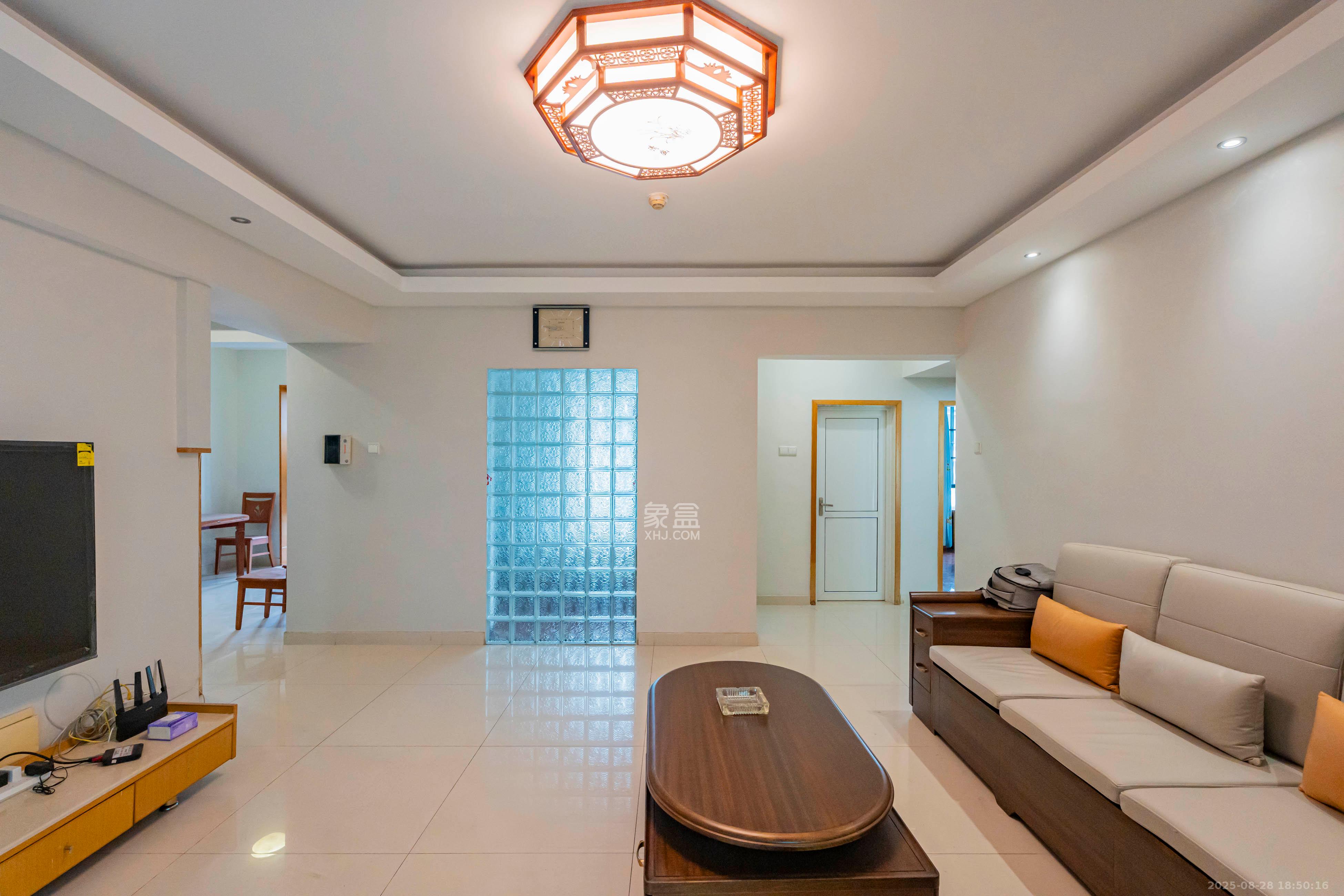 华盛新外滩  3室2厅2卫    175.0万 华盛新外滩  3室2厅2卫    175.0万客厅