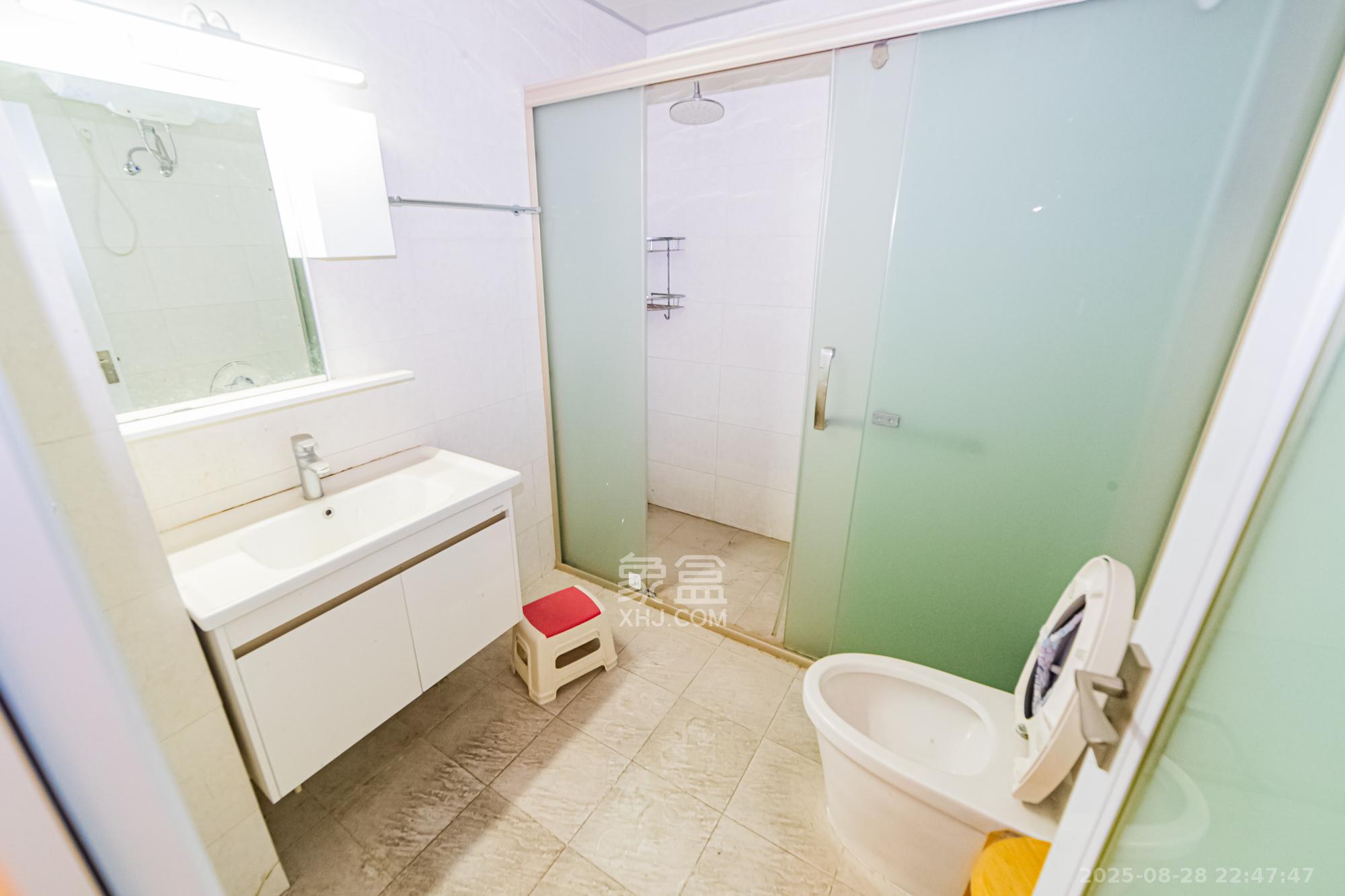 湘江世纪城鸿江苑  3室2厅2卫    99.0万卫生间