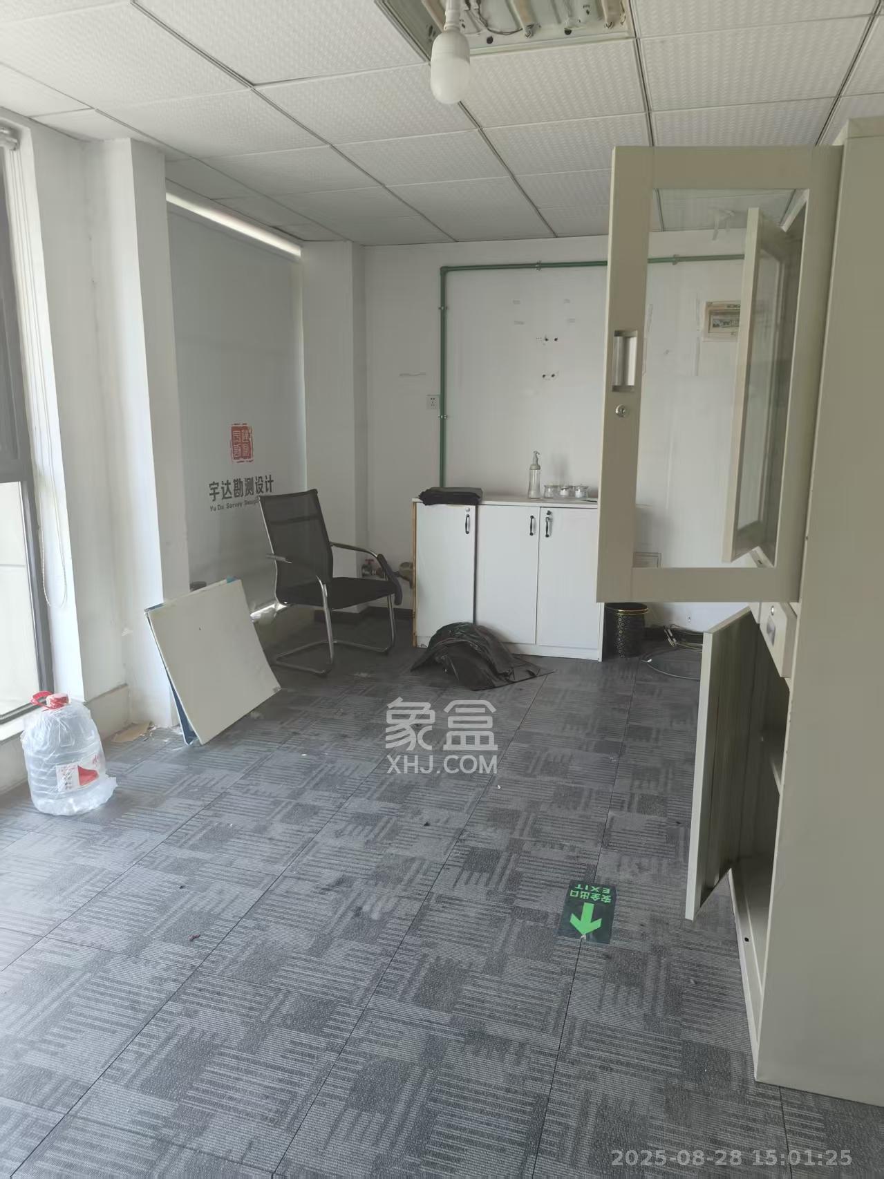 湘腾城市广场  3室2厅1卫    3000.0元/月 湘腾城市广场  3室2厅1卫    3000.0元/月室内图