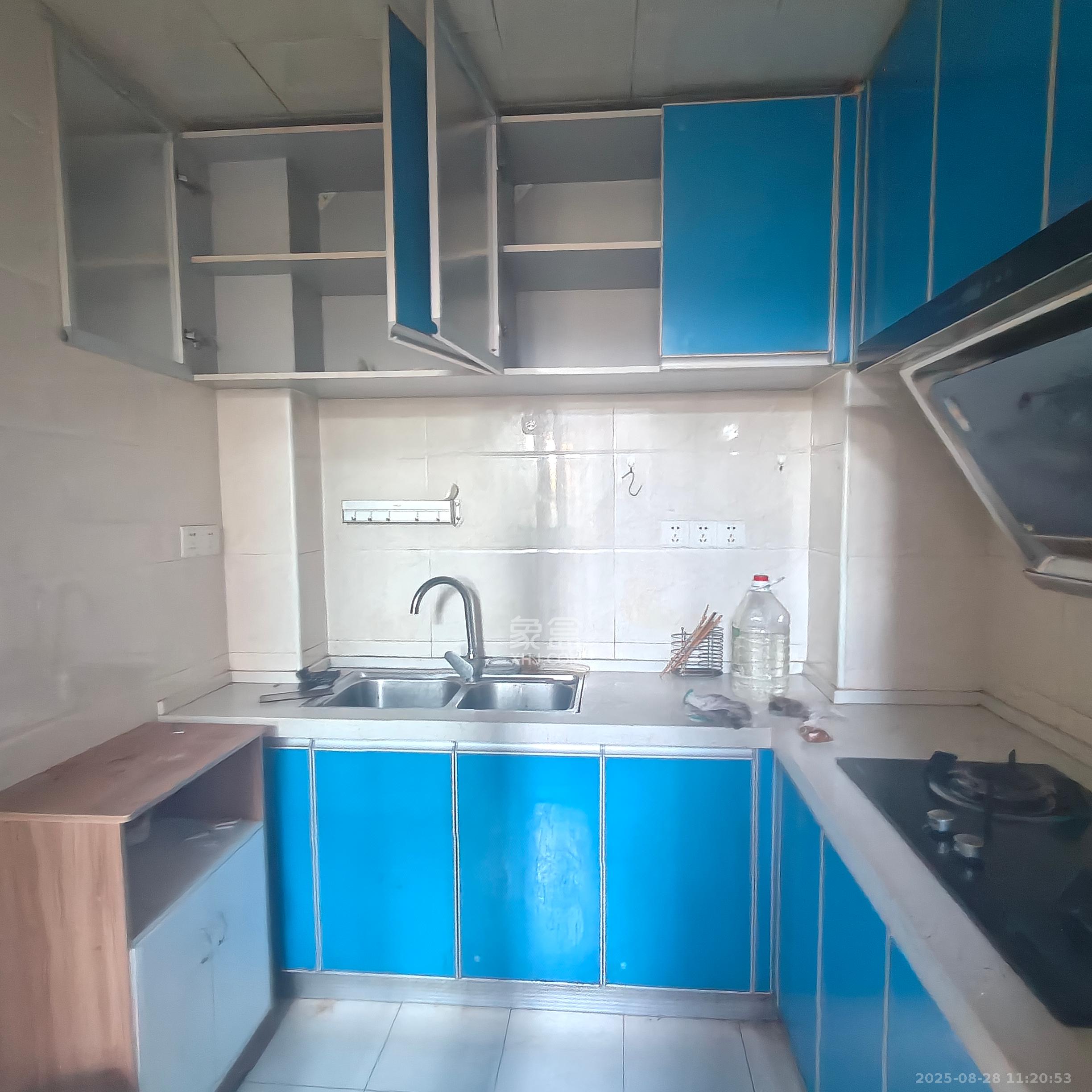 九峰远见  2室2厅1卫    2200.0元/月 九峰远见  2室2厅1卫    2200.0元/月室内图