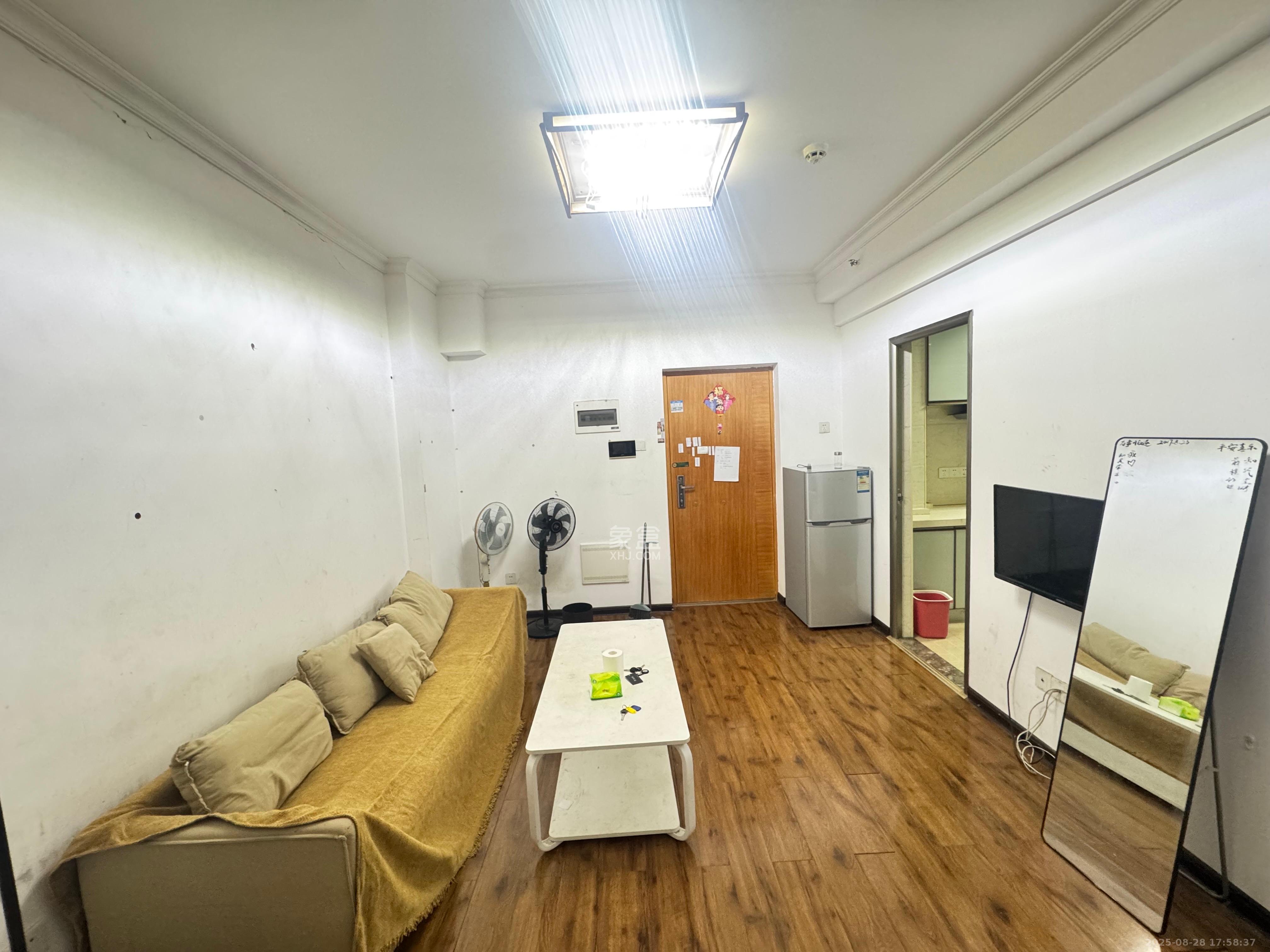 天鸿天府(天鸿中央大院) 2室1厅1卫 1600.0元/月 天鸿天府(天鸿中央大院) 2室1厅1卫 1600.0元/月室内图