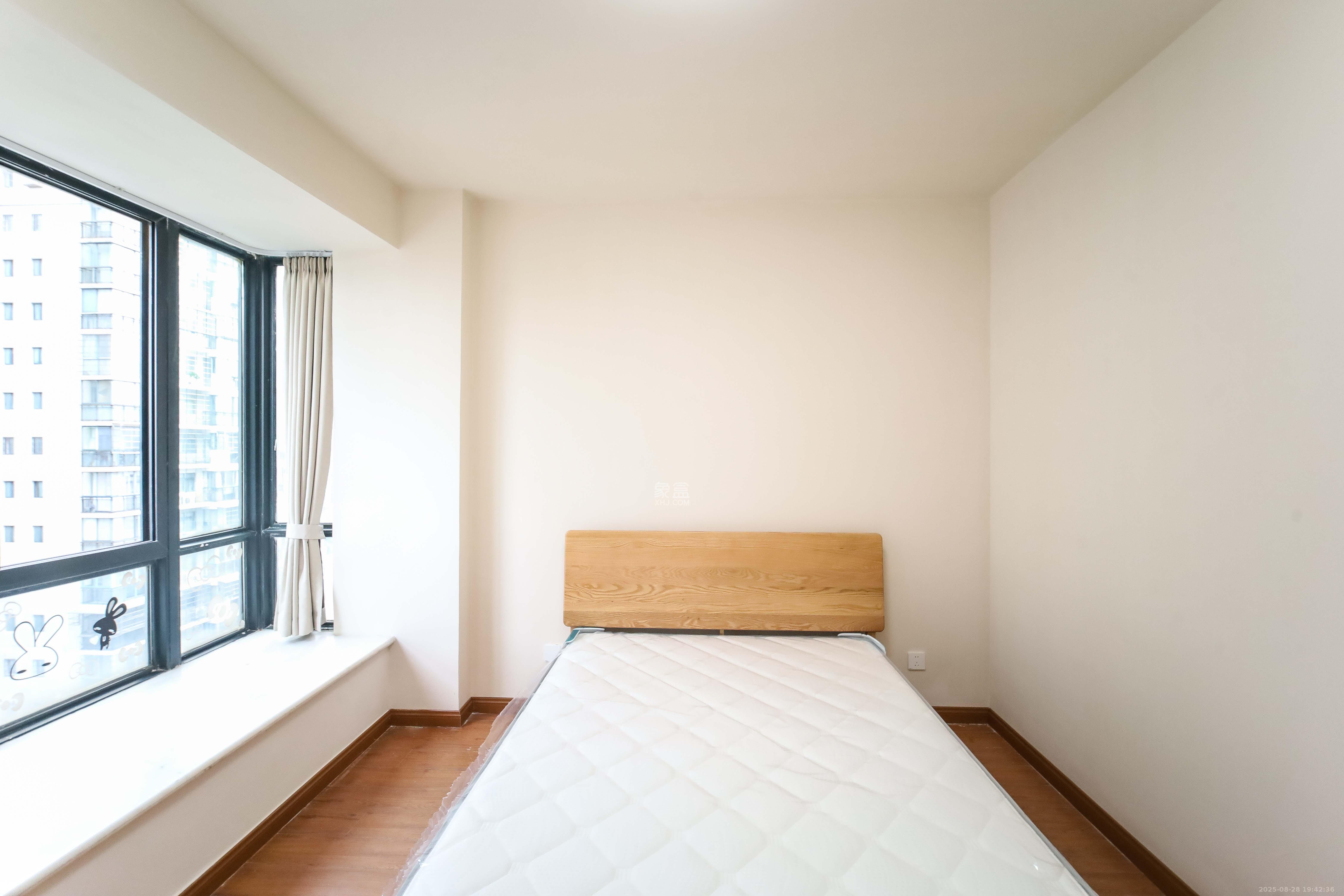 浏阳河畔家园  3室2厅1卫    136.0万 浏阳河畔家园  3室2厅1卫    136.0万卧室