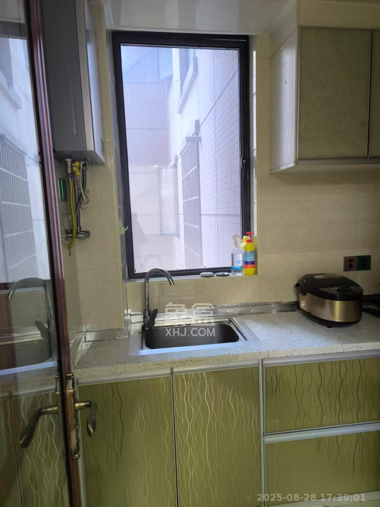 印山蓝色海岸  3室2厅1卫    1800.0元/月 印山蓝色海岸  3室2厅1卫    1800.0元/月室内图