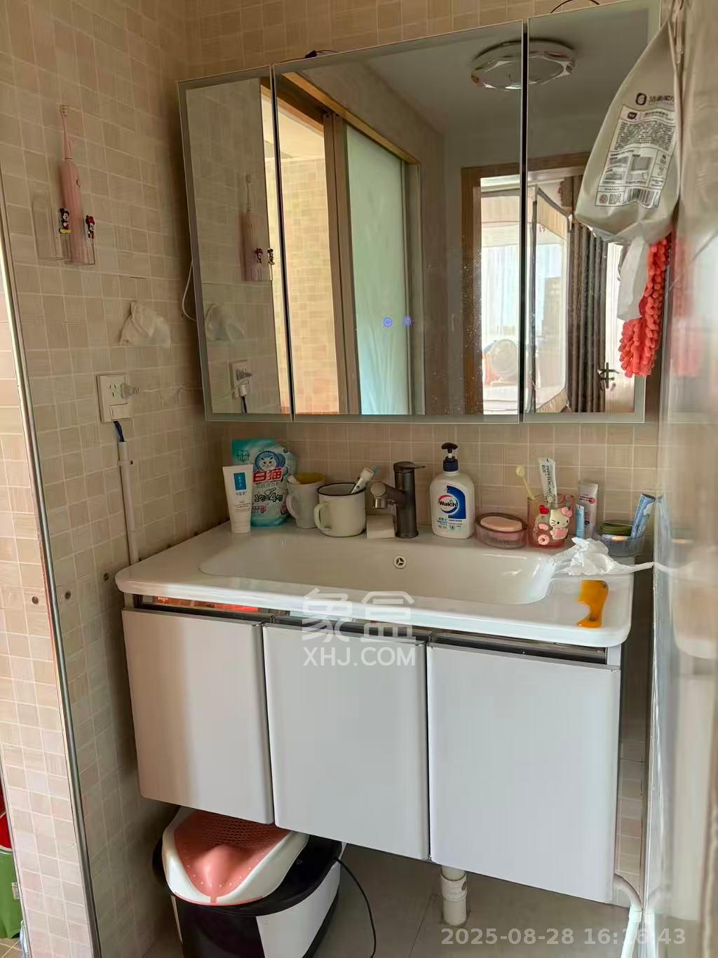 南湖雅苑 2室2厅1卫 1300.0元/月 南湖雅苑 2室2厅1卫 1300.0元/月室内图