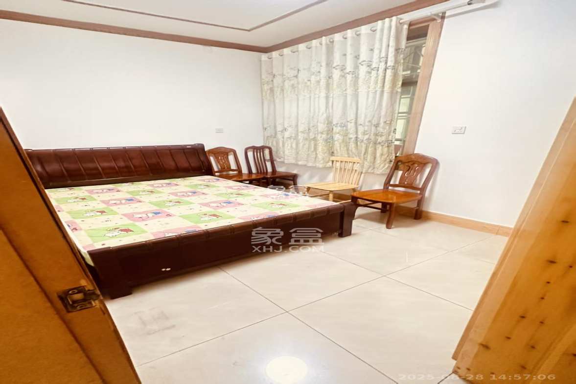 八一路417号大院 3室1厅1卫 2600.0元/月 八一路417号大院 3室1厅1卫 2600.0元/月室内图