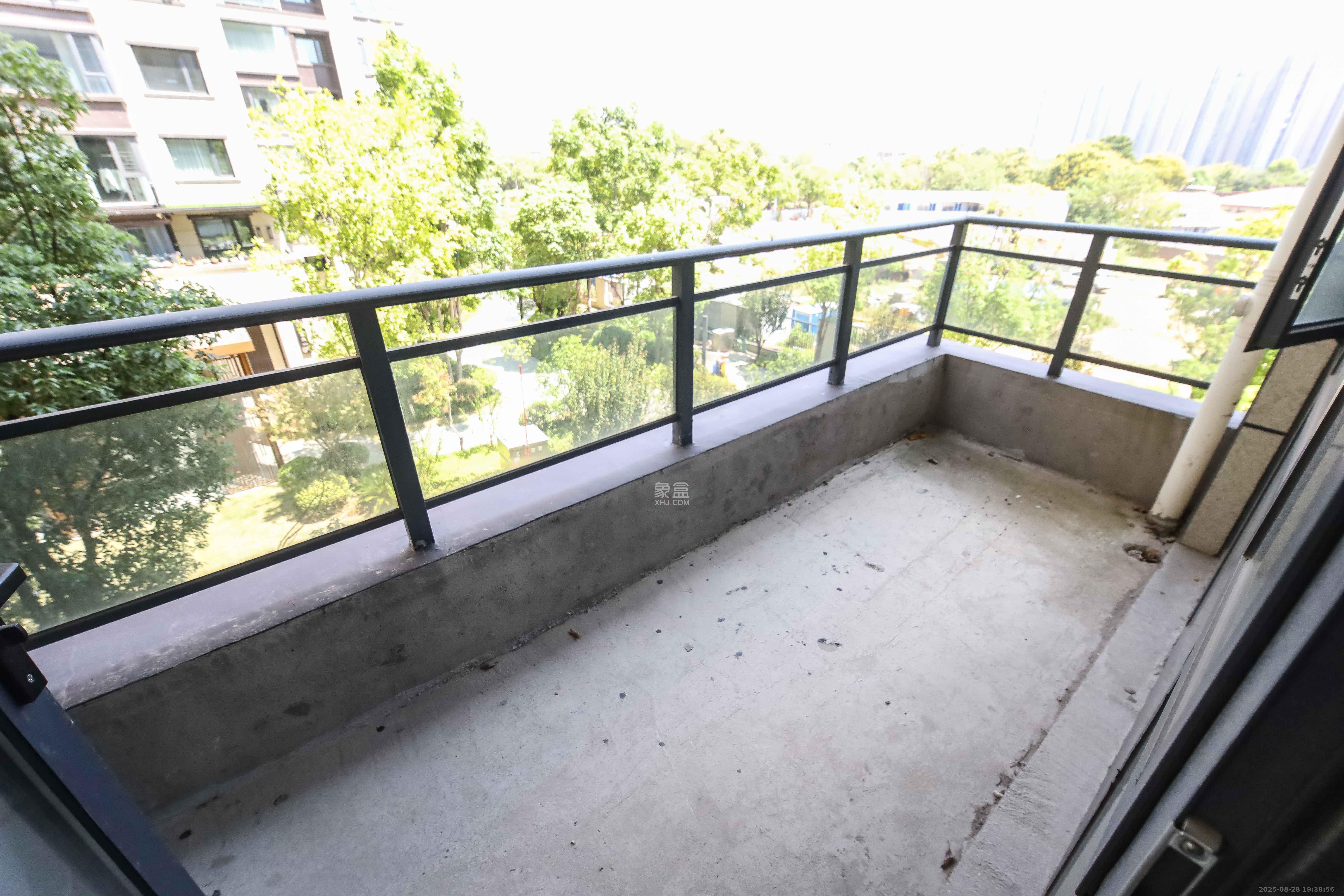 宝能公馆（美联天骄城五期）  4室2厅3卫    295.0万阳台