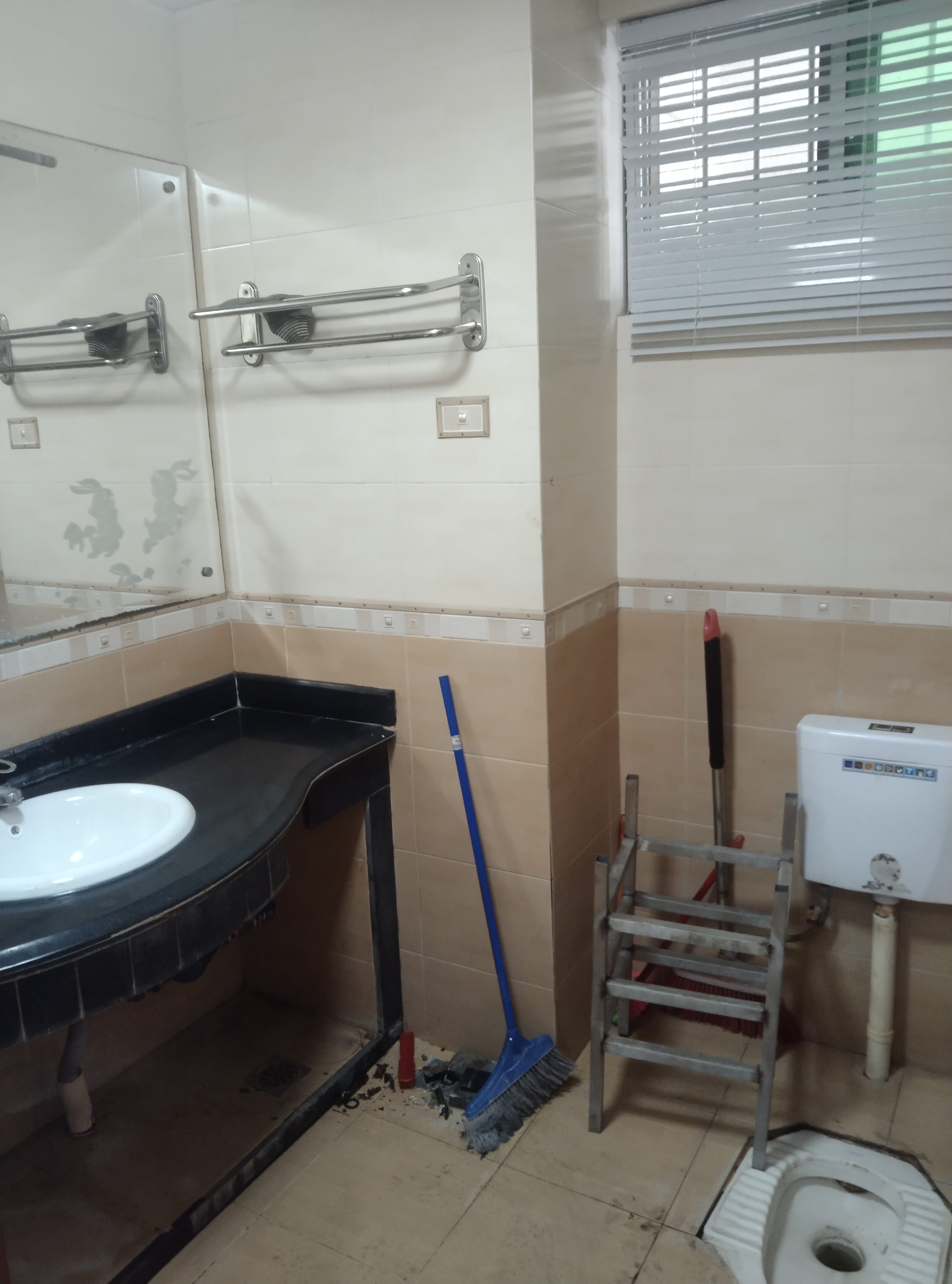 美舍苑 4室2厅2卫 2500.0元/月 美舍苑 4室2厅2卫 2500.0元/月室内图