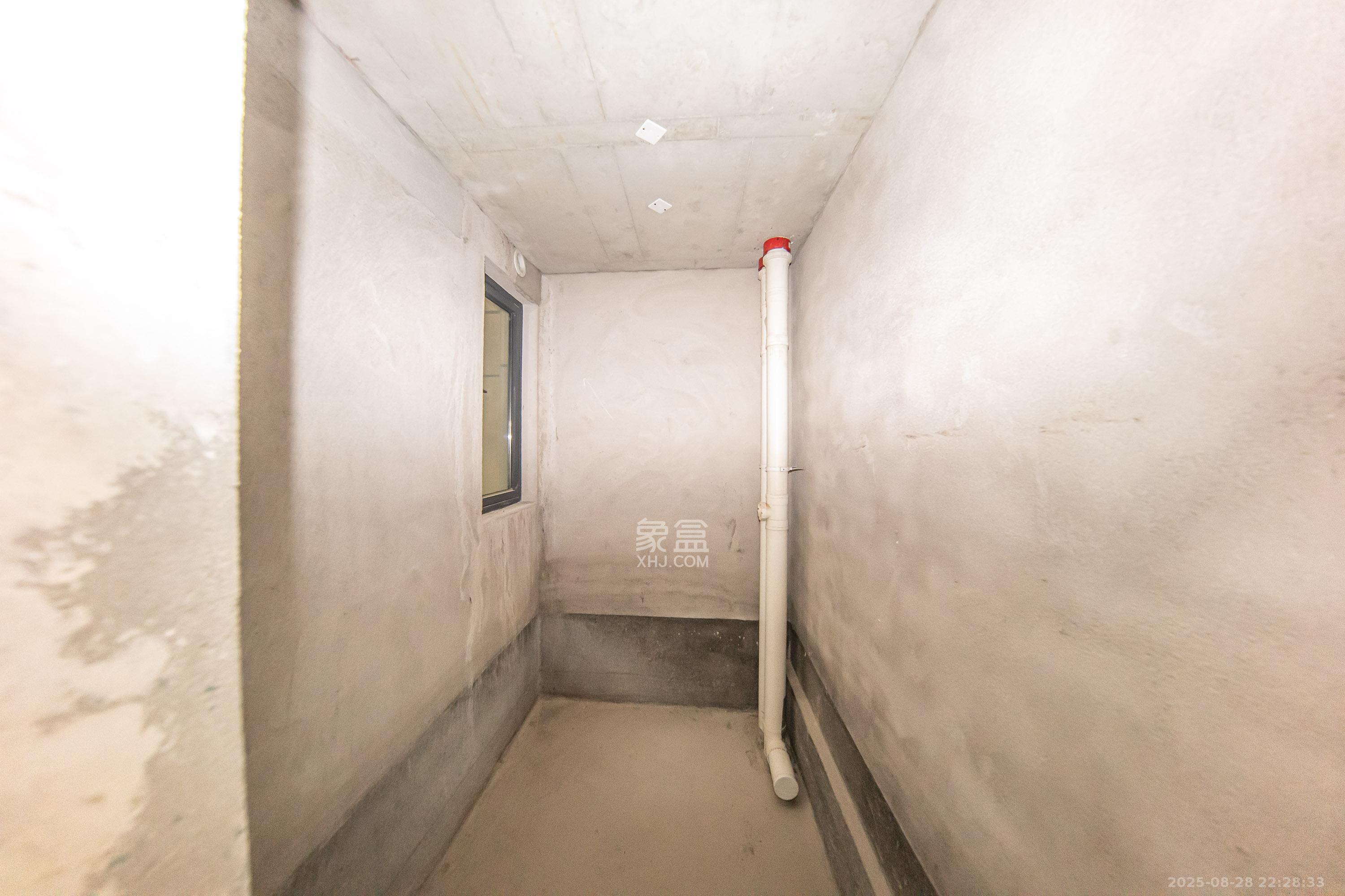 建投象山国际  6室2厅3卫    215.0万 建投象山国际  6室2厅3卫    215.0万卫生间