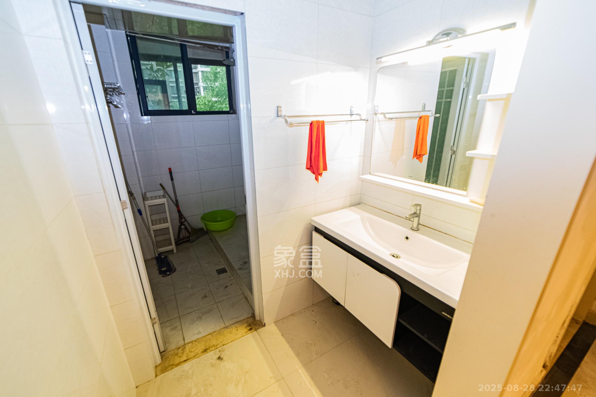 湘江世纪城鸿江苑  3室2厅2卫    99.0万卫生间