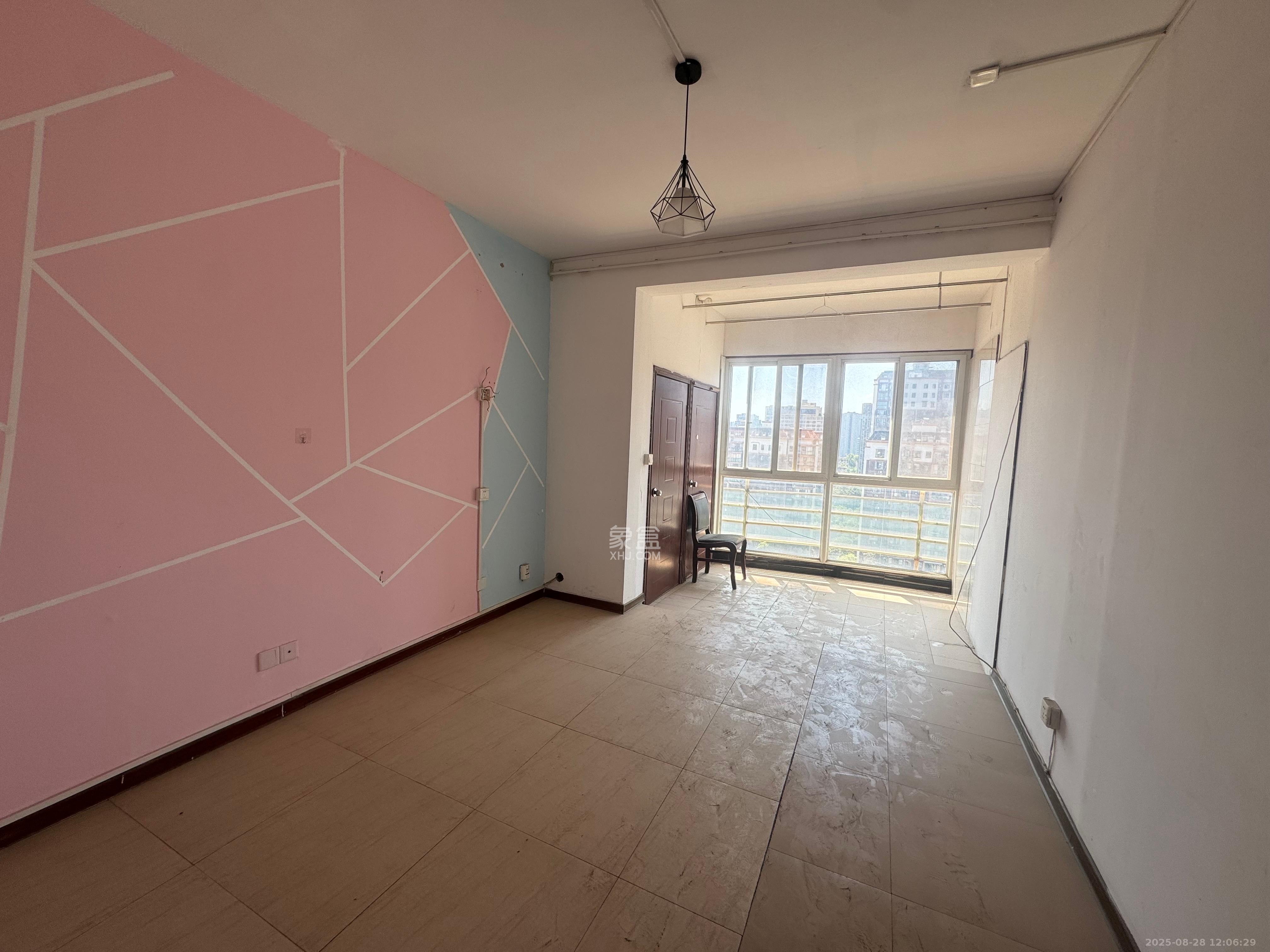 湘林家园(湘林小区电梯房) 4室2厅2卫 3000.0元/月 湘林家园(湘林小区电梯房) 4室2厅2卫 3000.0元/月室内图