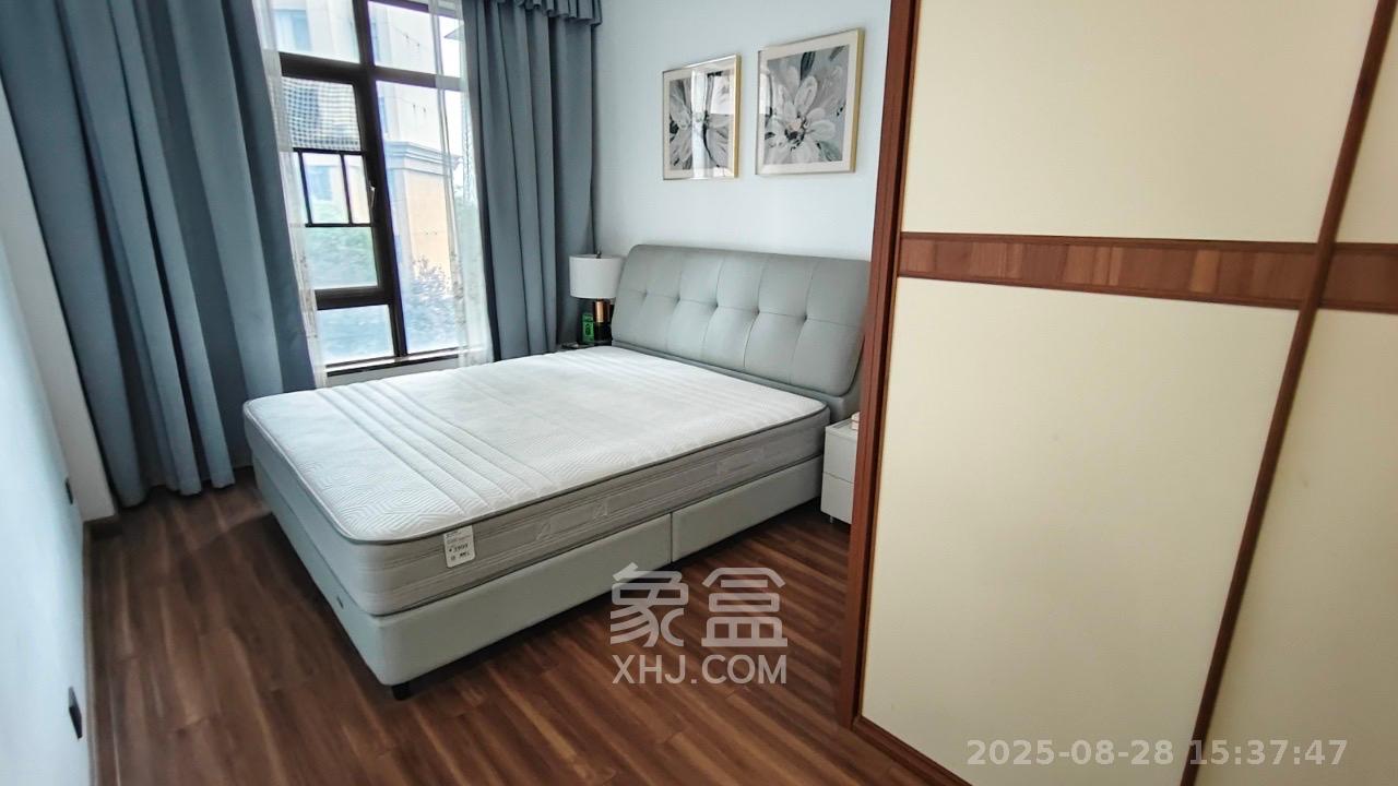 绿地海外滩一期  4室2厅2卫    2800.0元/月室内图