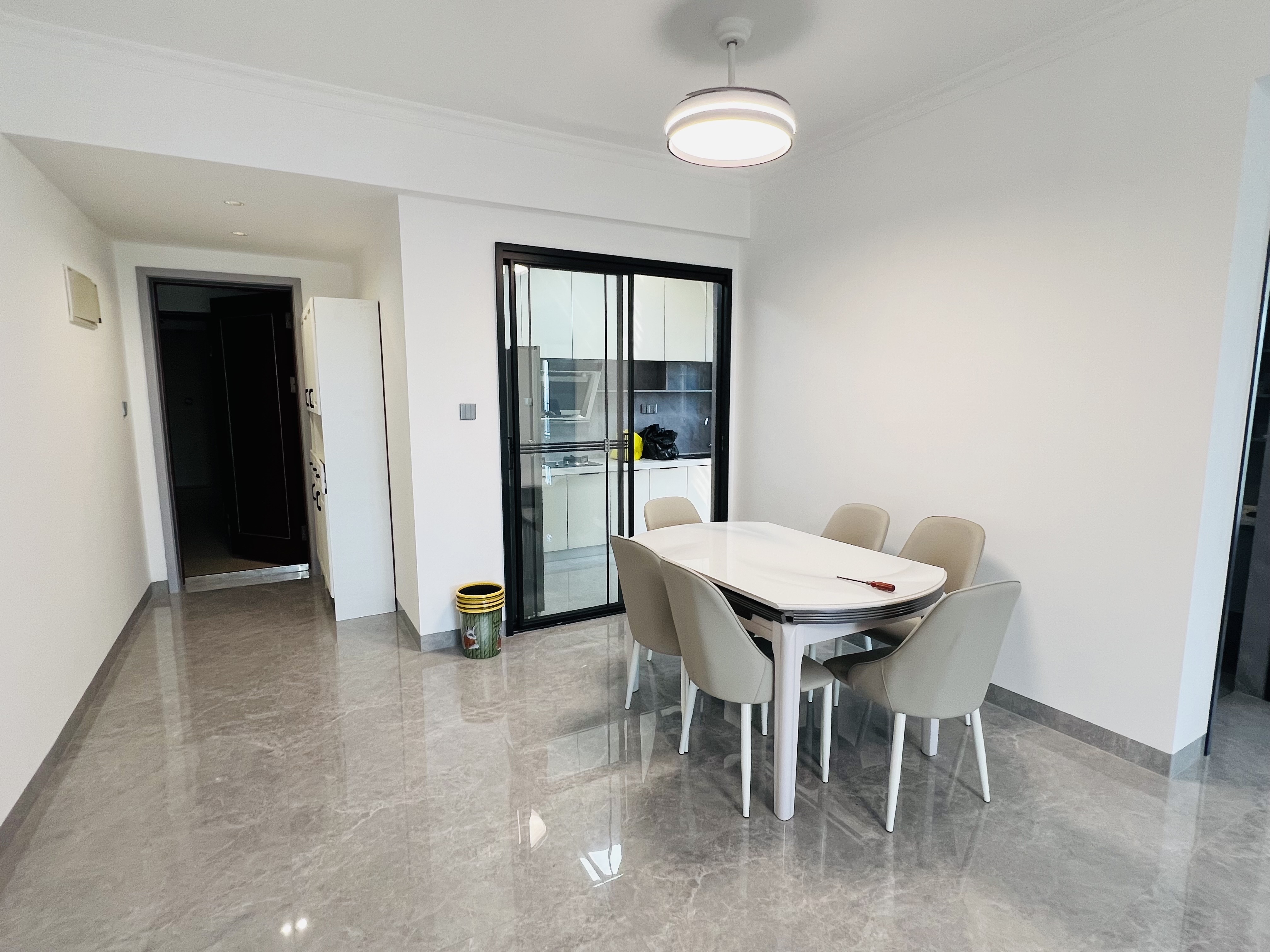 碧桂园 3室2厅1卫 1700.0元/月 碧桂园 3室2厅1卫 1700.0元/月室内图