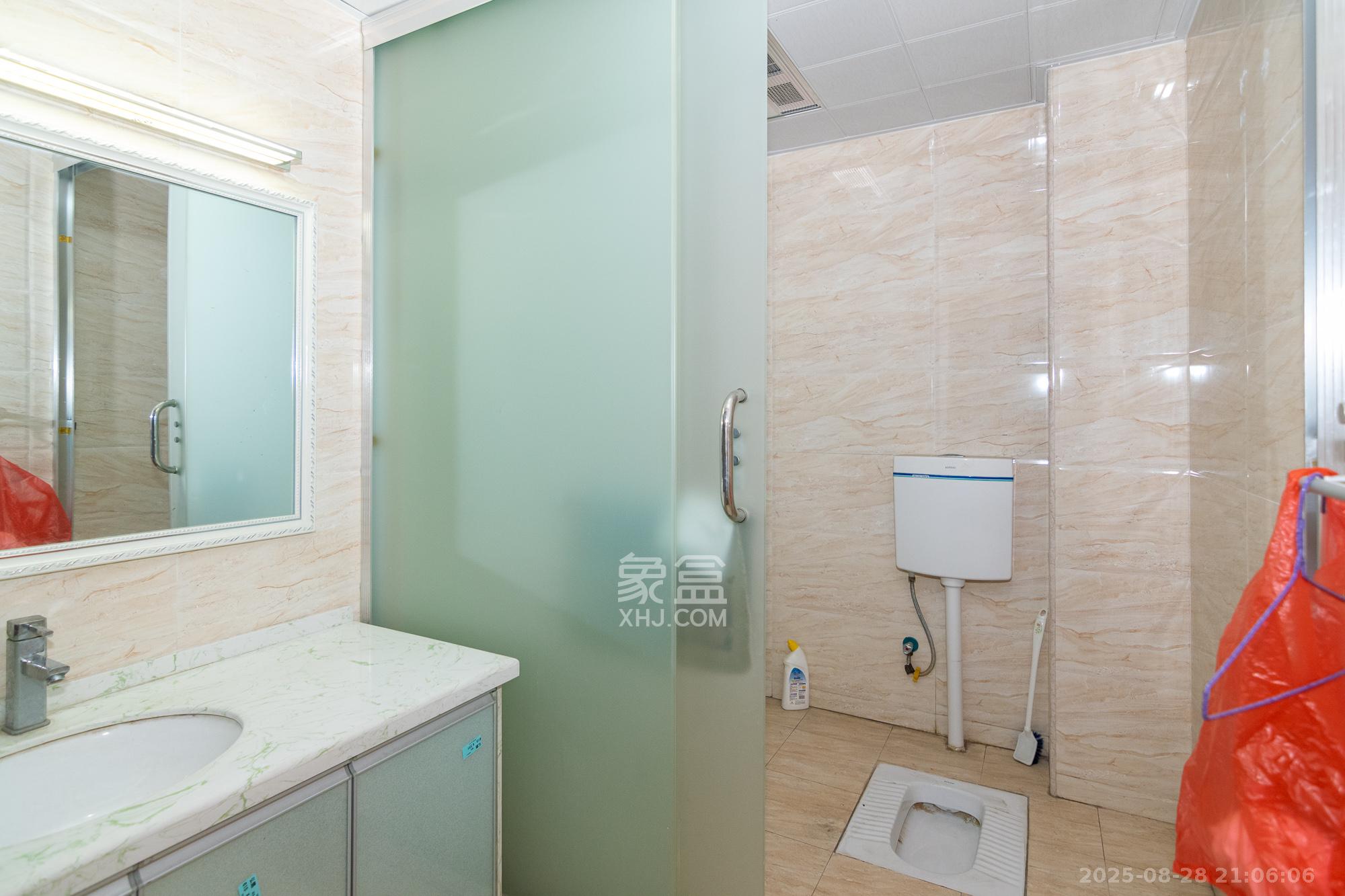 金地三千府(金地湖山樾、金地自在城) 1室0厅0卫 165.0万 金地三千府(金地湖山樾、金地自在城) 1室0厅0卫 165.0万卫生间