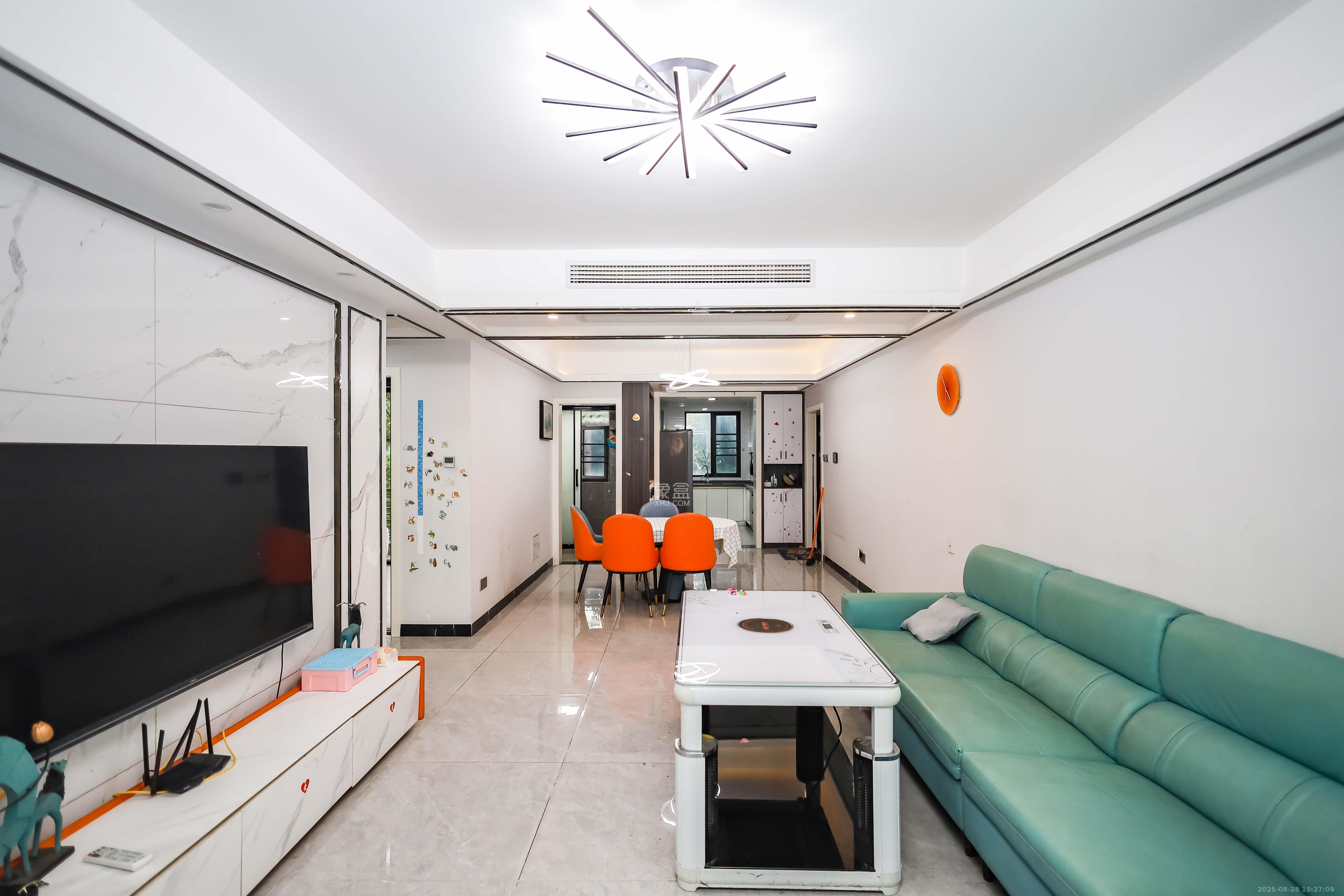 奥克斯缔壹城  4室2厅2卫    119.8万 奥克斯缔壹城  4室2厅2卫    119.8万客厅