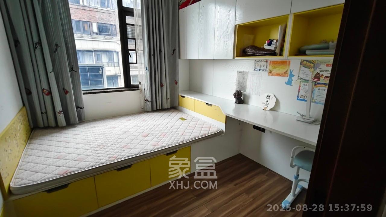 绿地海外滩一期  4室2厅2卫    2800.0元/月室内图