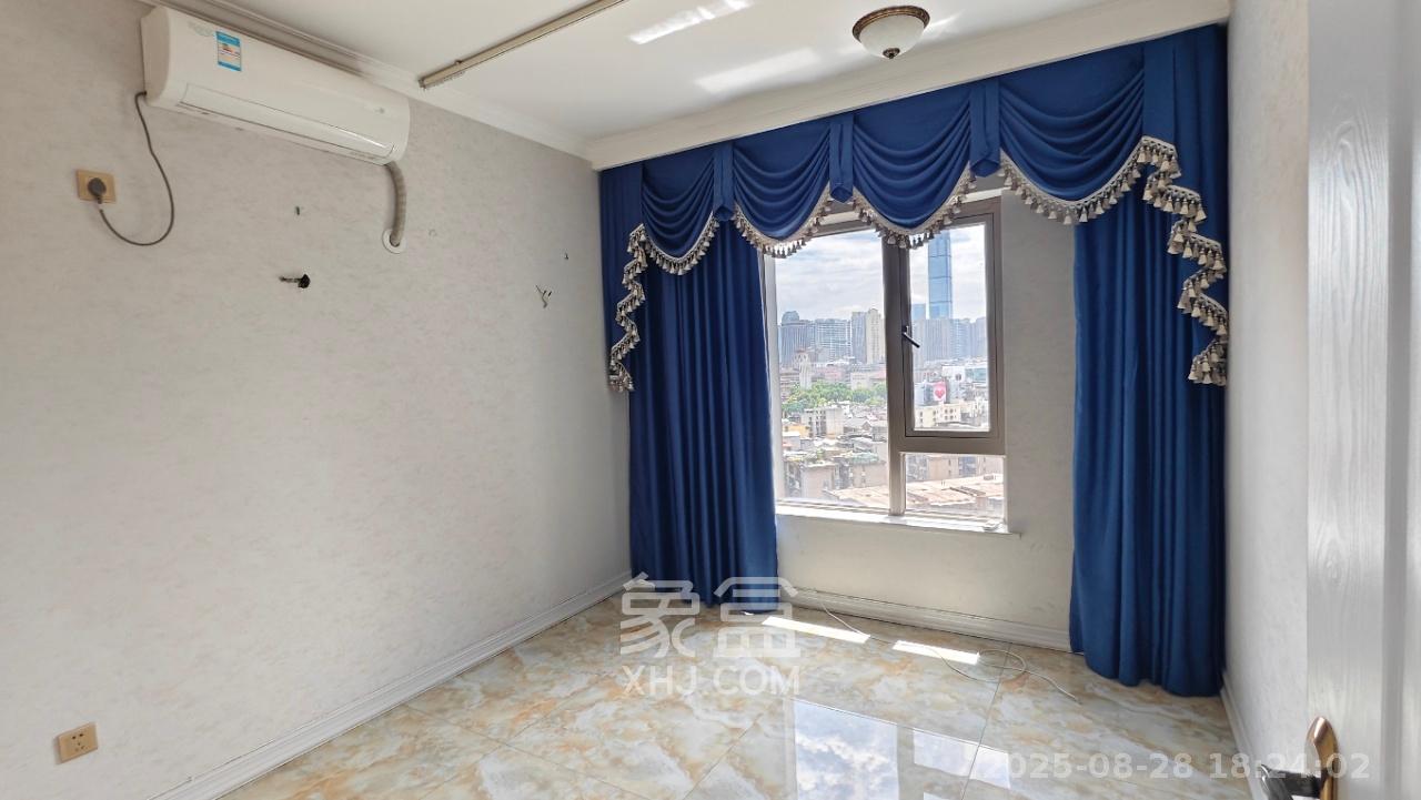 潮宗御苑 4室2厅2卫 8000.0元/月 潮宗御苑 4室2厅2卫 8000.0元/月室内图