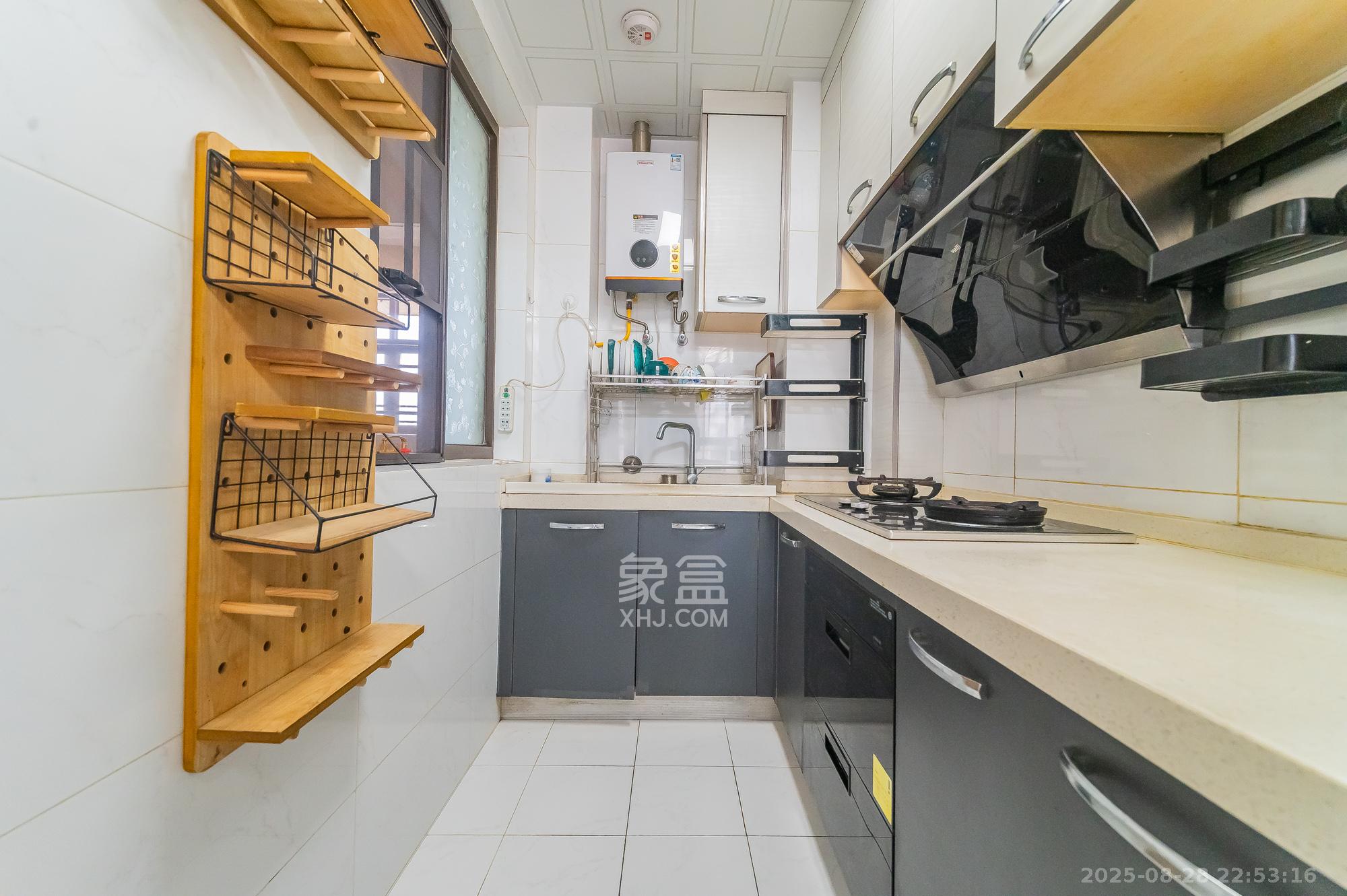 华润置地广场二期  3室2厅1卫   82.80万 华润置地广场二期  3室2厅1卫   82.80万厨房