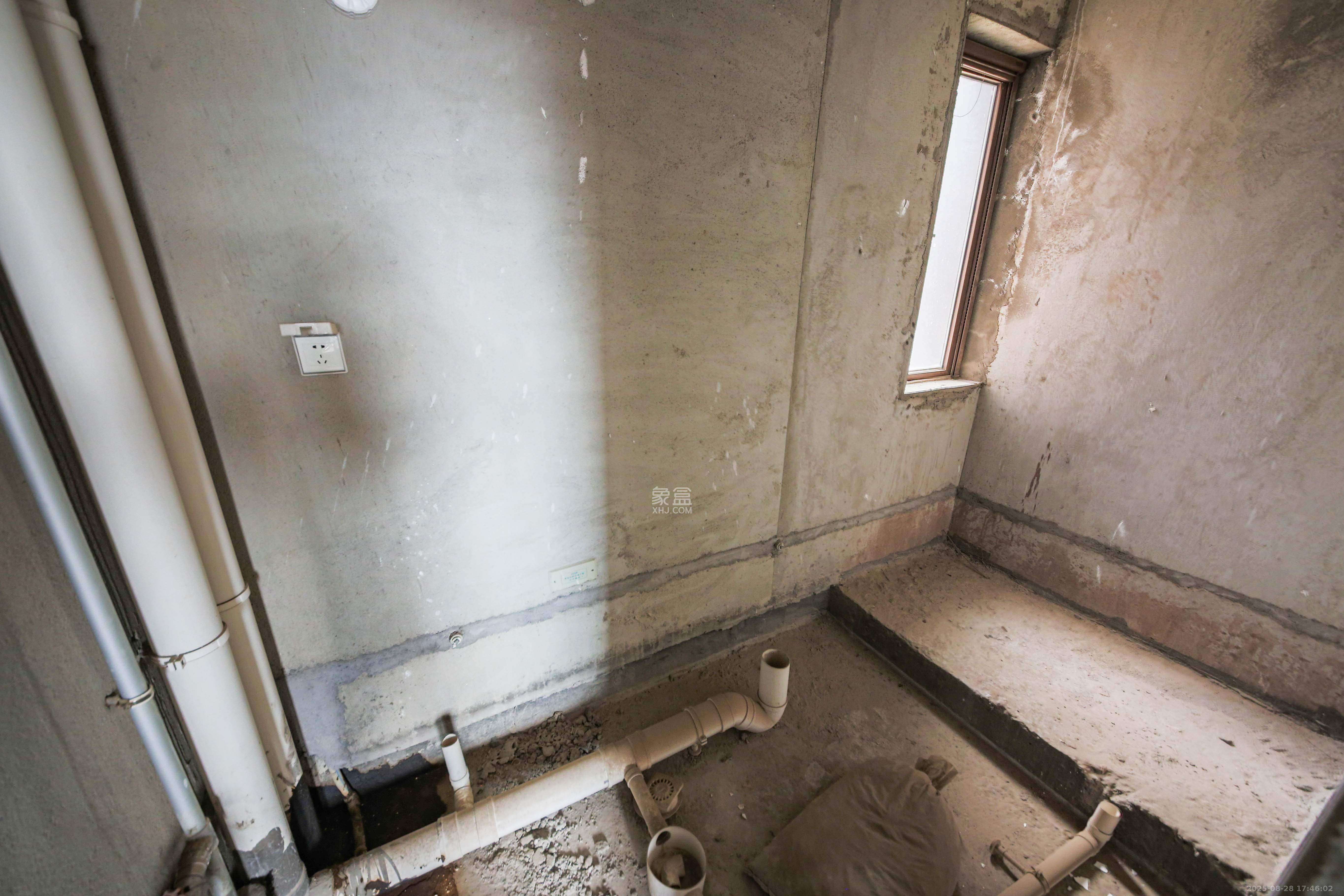 HC新城(建工集团单位房)  4室2厅2卫    165.0万 HC新城(建工集团单位房)  4室2厅2卫    165.0万卫生间