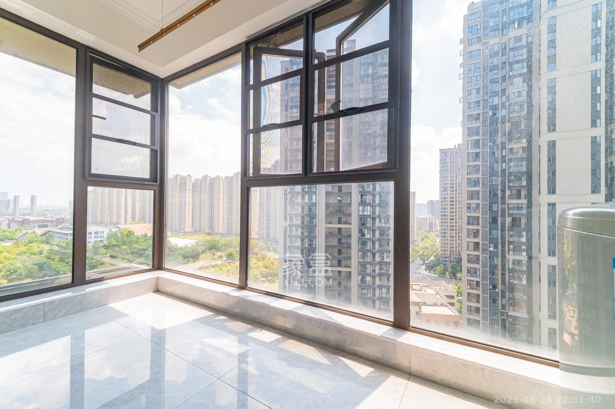 中建悦和城 3室2厅1卫 93.8万 中建悦和城 3室2厅1卫 93.8万阳台