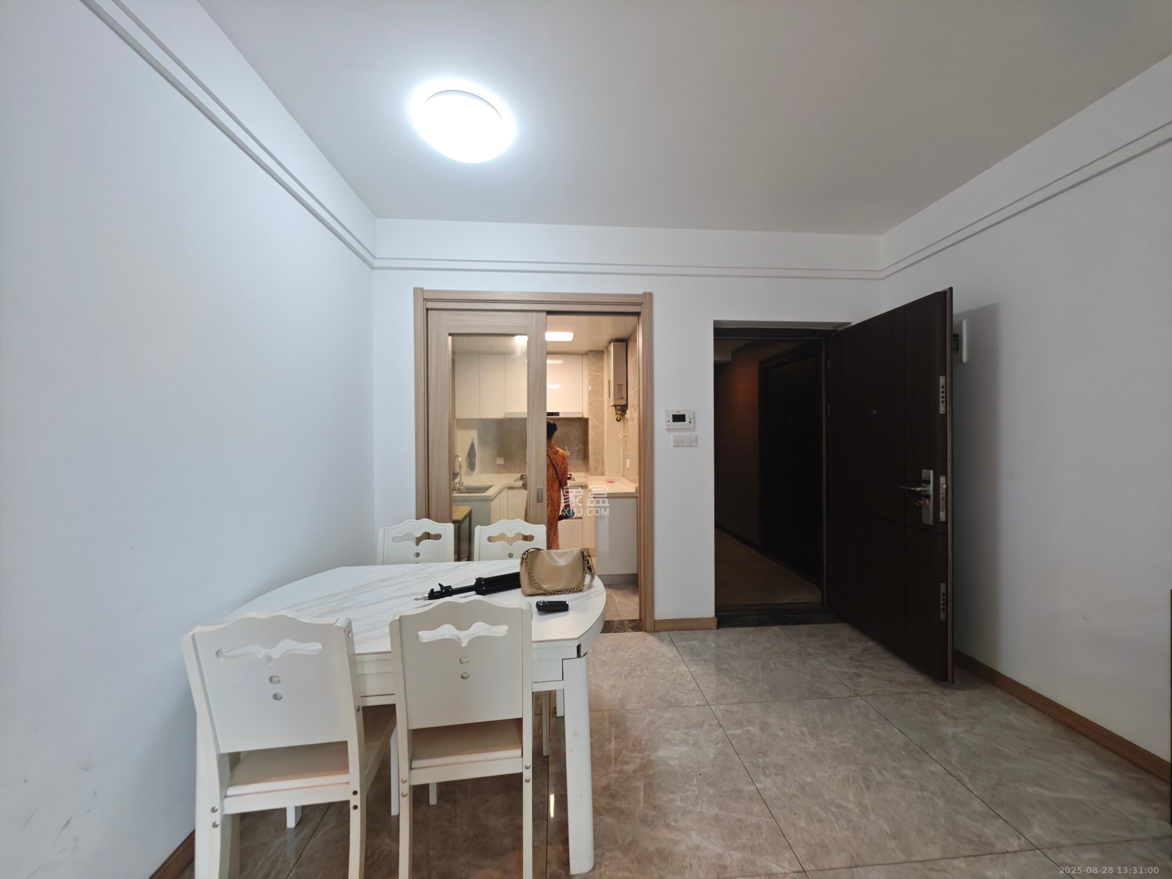 君合新城玺樾  3室2厅2卫    2500.0元/月 君合新城玺樾  3室2厅2卫    2500.0元/月室内图1