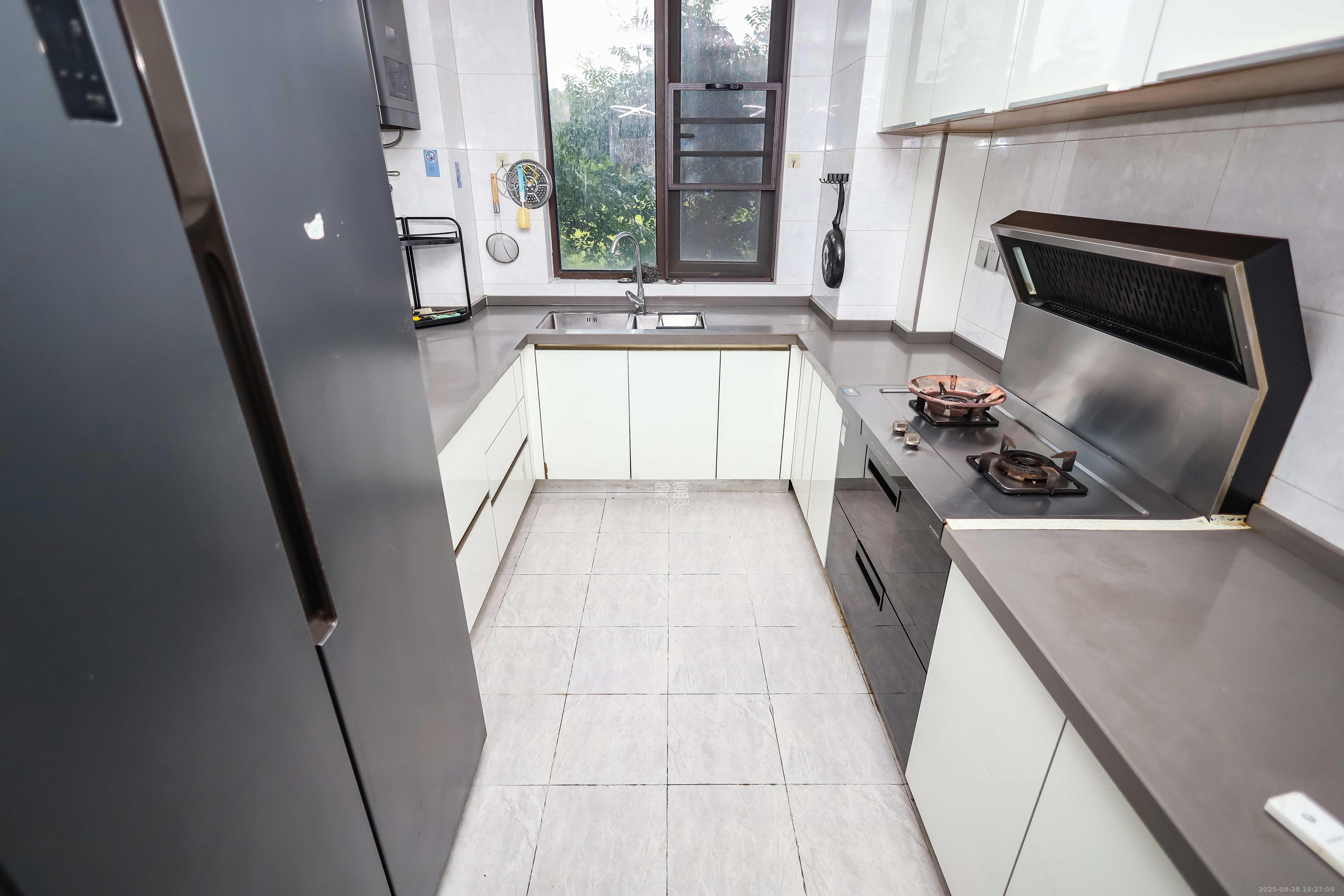 奥克斯缔壹城  4室2厅2卫    119.8万 奥克斯缔壹城  4室2厅2卫    119.8万厨房