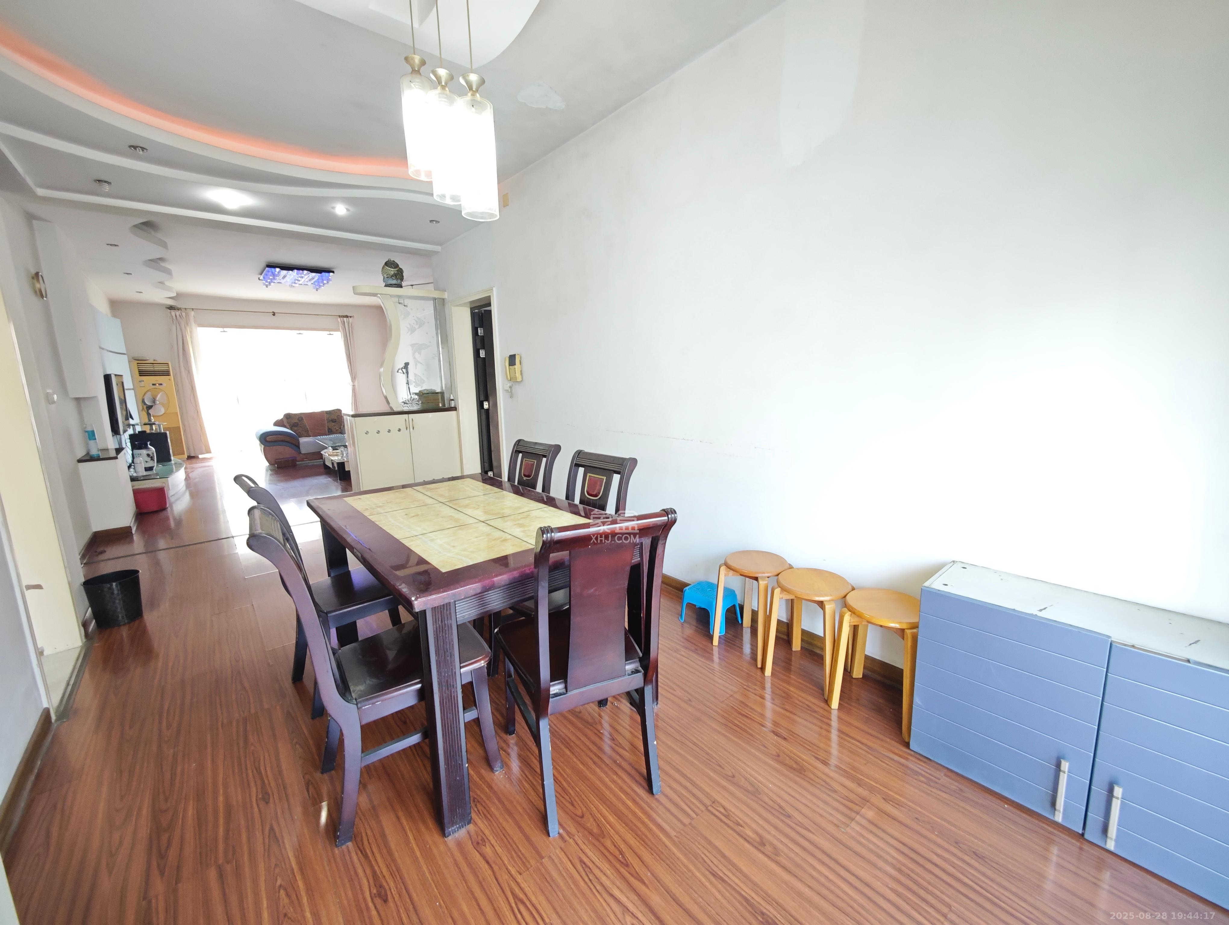 金芙蓉 4室2厅2卫 1500.0元/月 金芙蓉 4室2厅2卫 1500.0元/月室内图