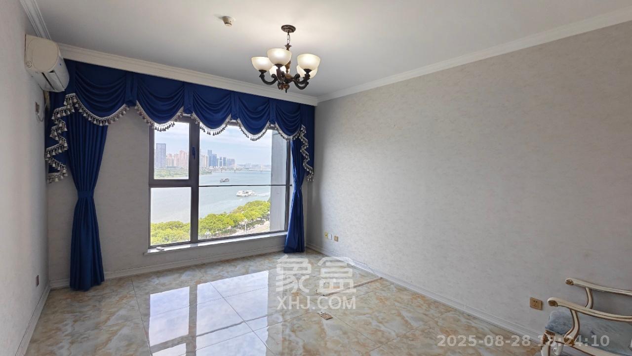 潮宗御苑 4室2厅2卫 8000.0元/月 潮宗御苑 4室2厅2卫 8000.0元/月室内图