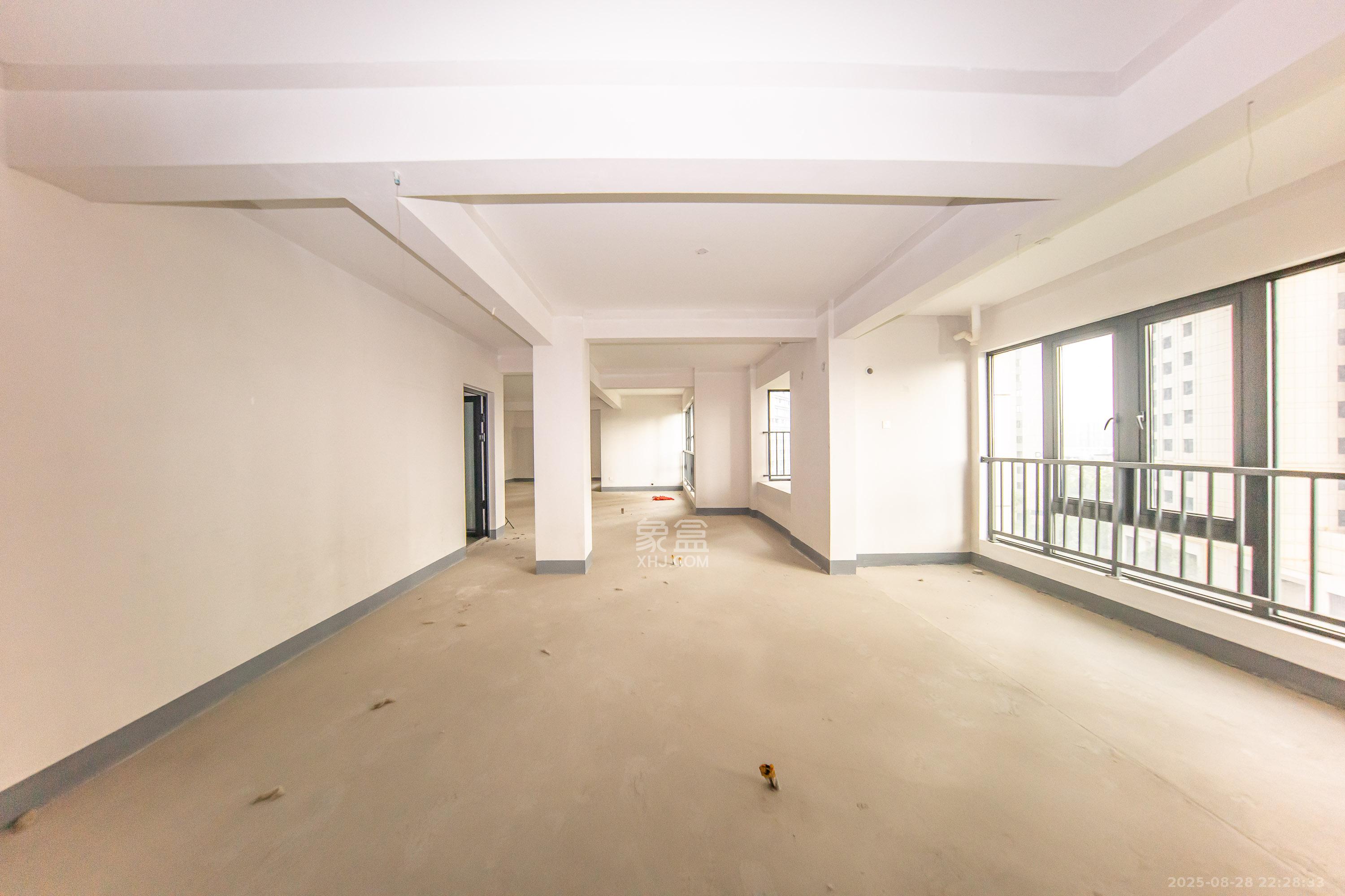 建投象山国际  6室2厅3卫    215.0万 建投象山国际  6室2厅3卫    215.0万卧室