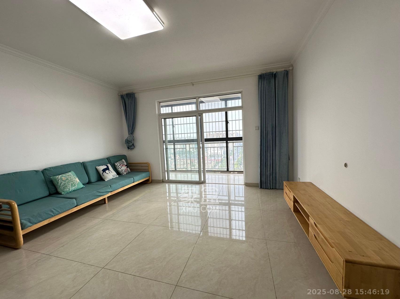 湘瑞嘉园  4室2厅2卫    2400.0元/月 湘瑞嘉园  4室2厅2卫    2400.0元/月