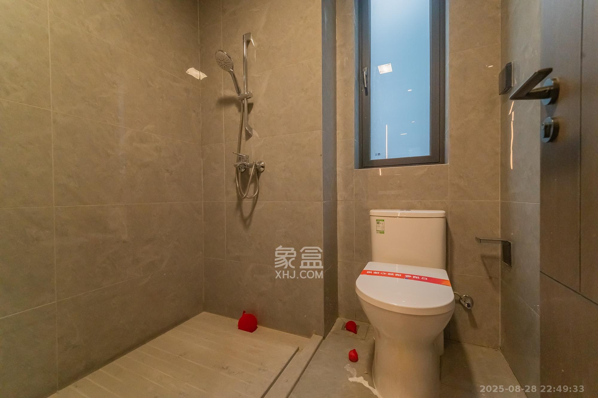 万科松湖天地 4室2厅2卫 198.8万 万科松湖天地 4室2厅2卫 198.8万卫生间