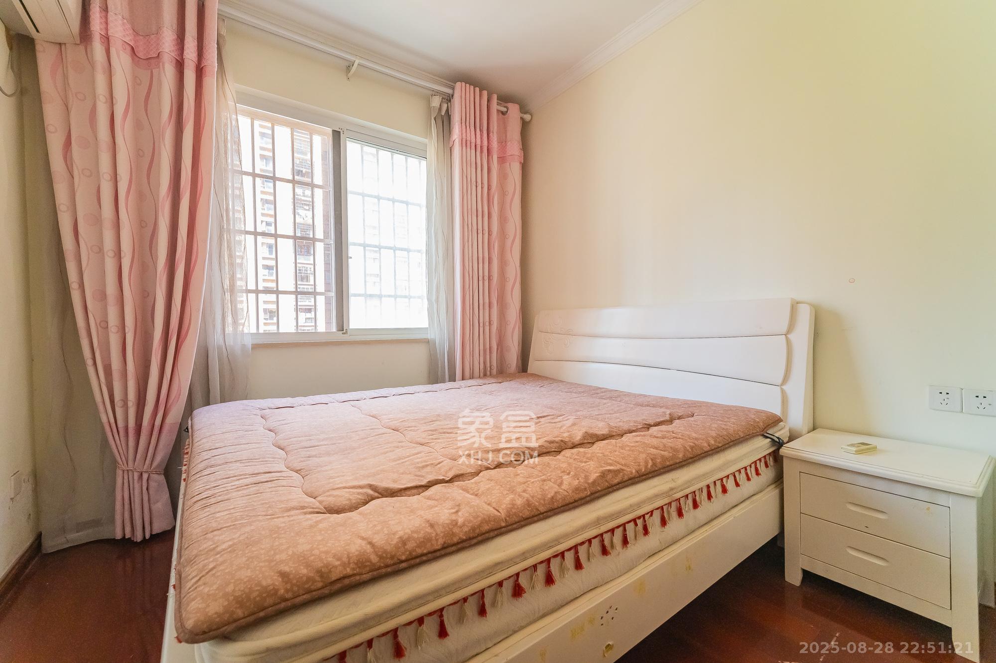 泊林晶城 4室2厅1卫 88.0万 泊林晶城 4室2厅1卫 88.0万卧室