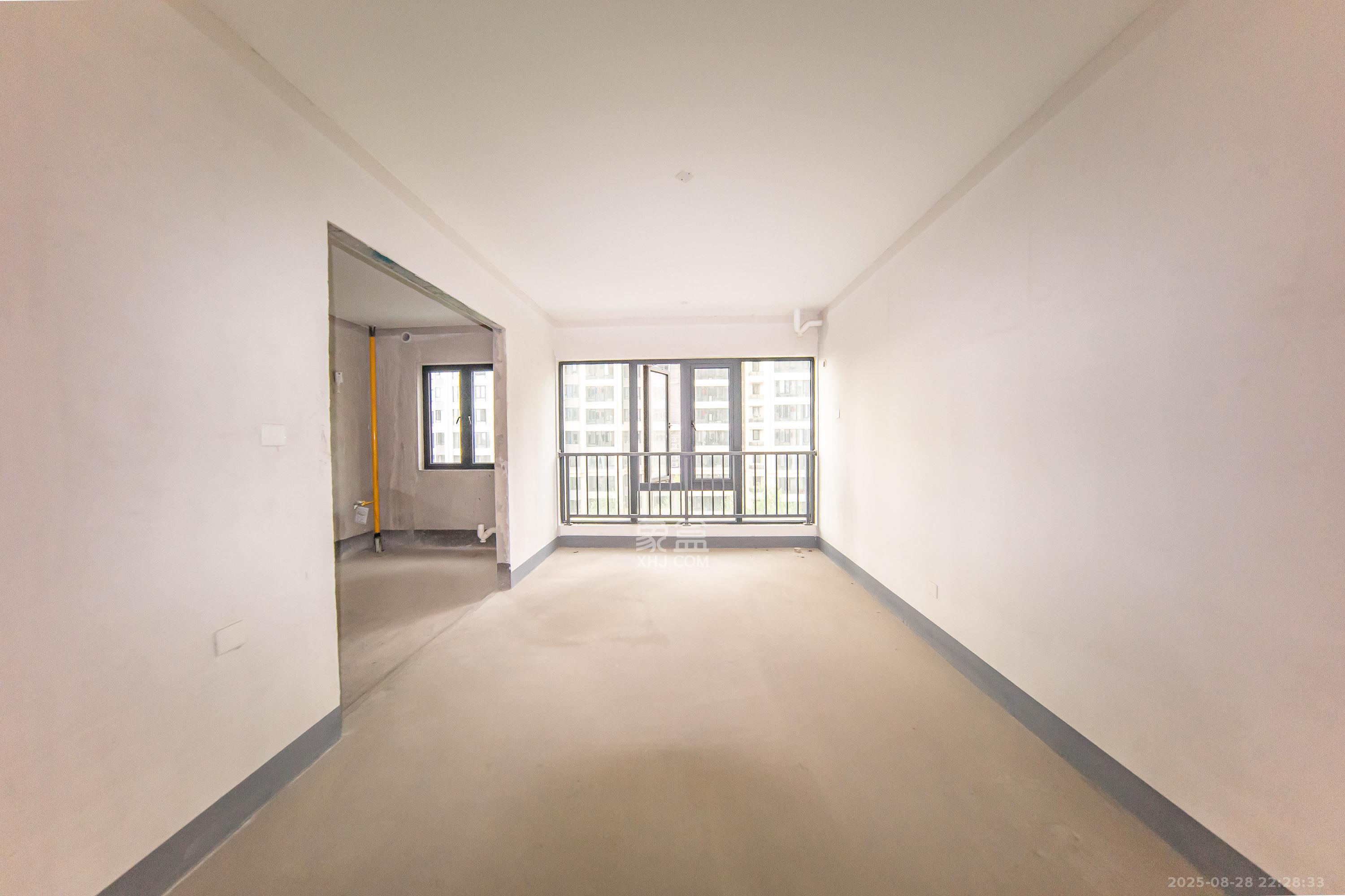 建投象山国际  6室2厅3卫    215.0万 建投象山国际  6室2厅3卫    215.0万客厅