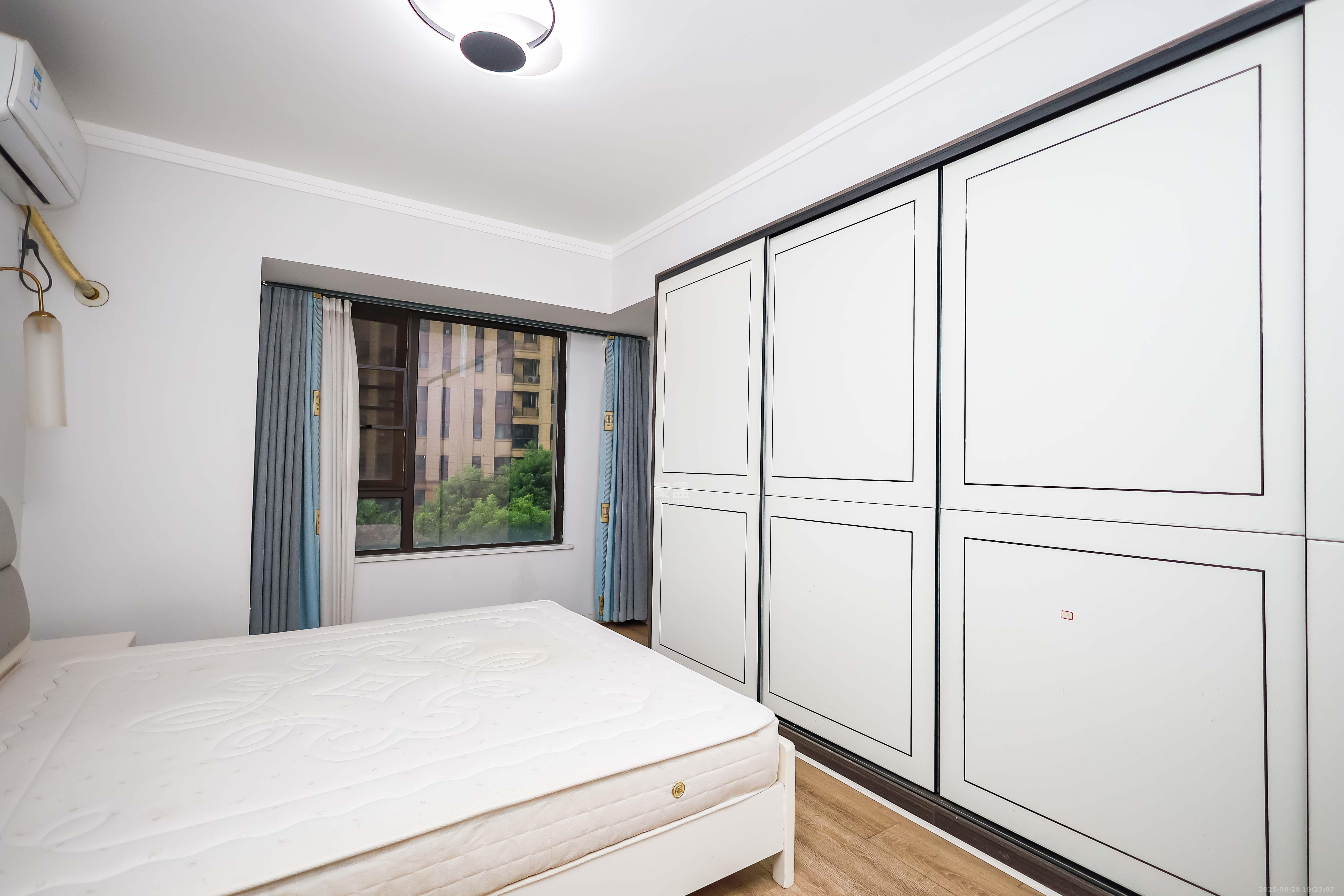 奥克斯缔壹城  4室2厅2卫    119.8万 奥克斯缔壹城  4室2厅2卫    119.8万卧室