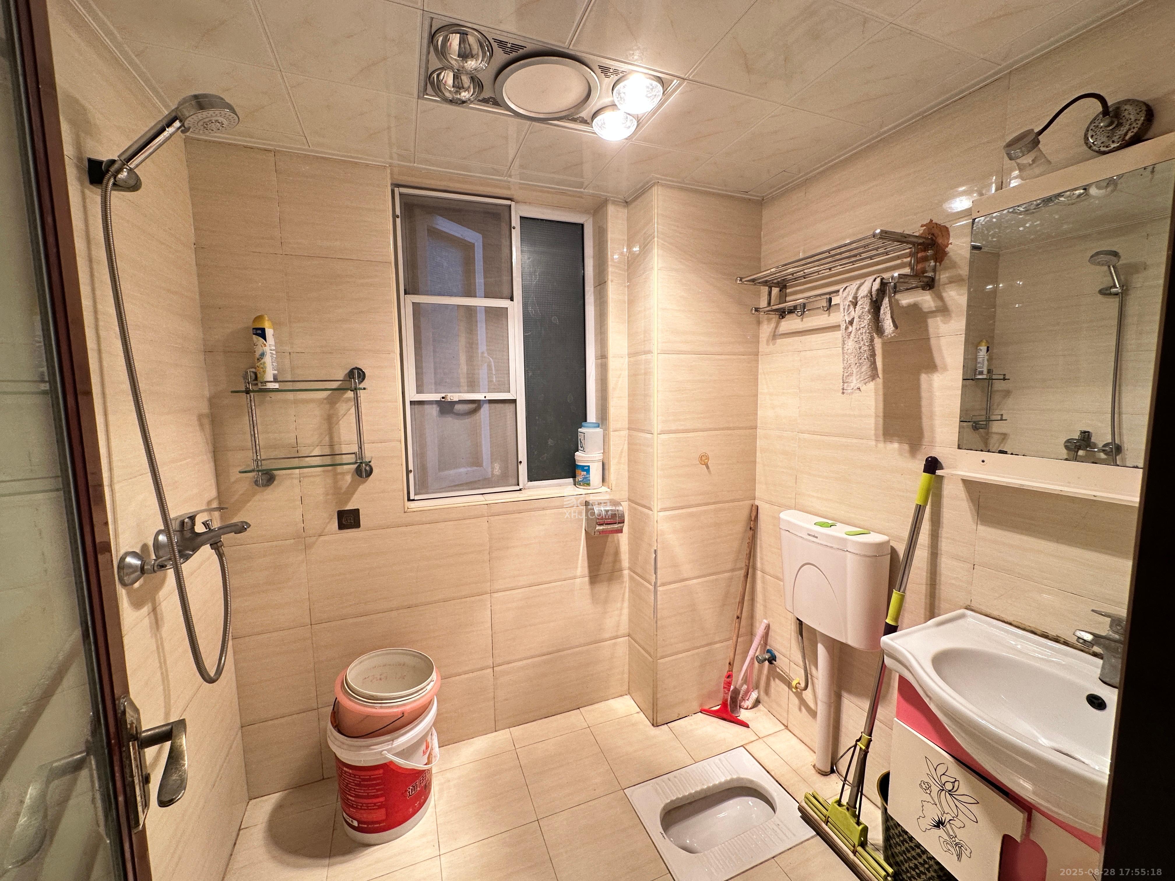 丽发新城 2室2厅1卫 1600.0元/月 丽发新城 2室2厅1卫 1600.0元/月室内图