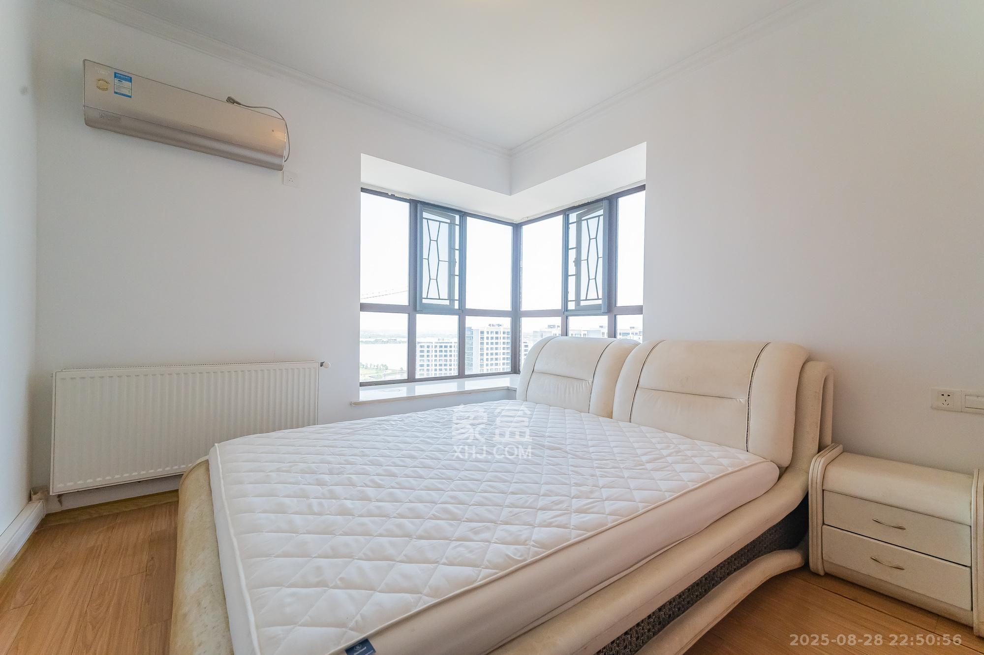 水岸世景  2室2厅1卫    53.8万 水岸世景  2室2厅1卫    53.8万卧室